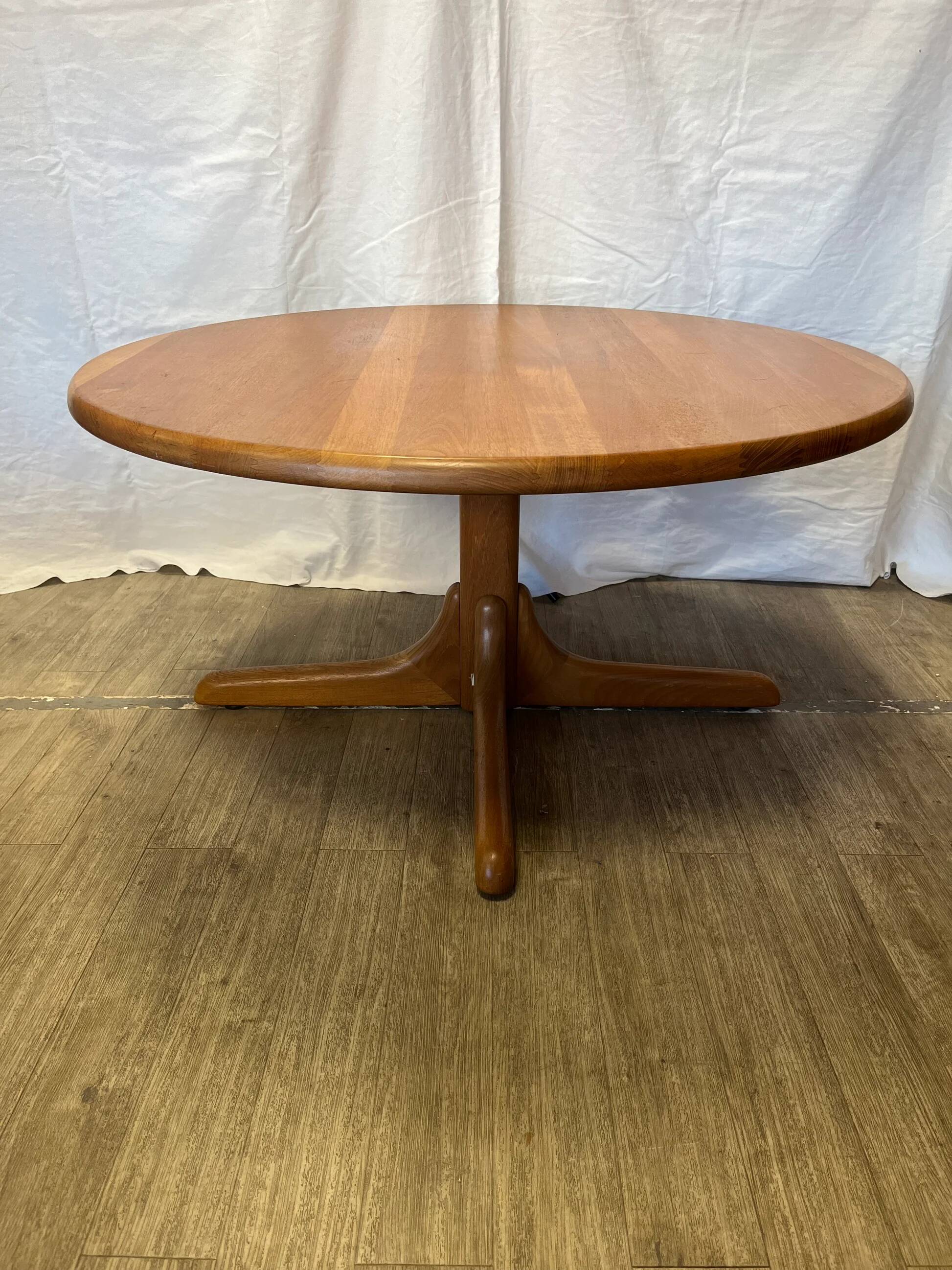 Scandinavian coffee table in solid teak from the 1970s.