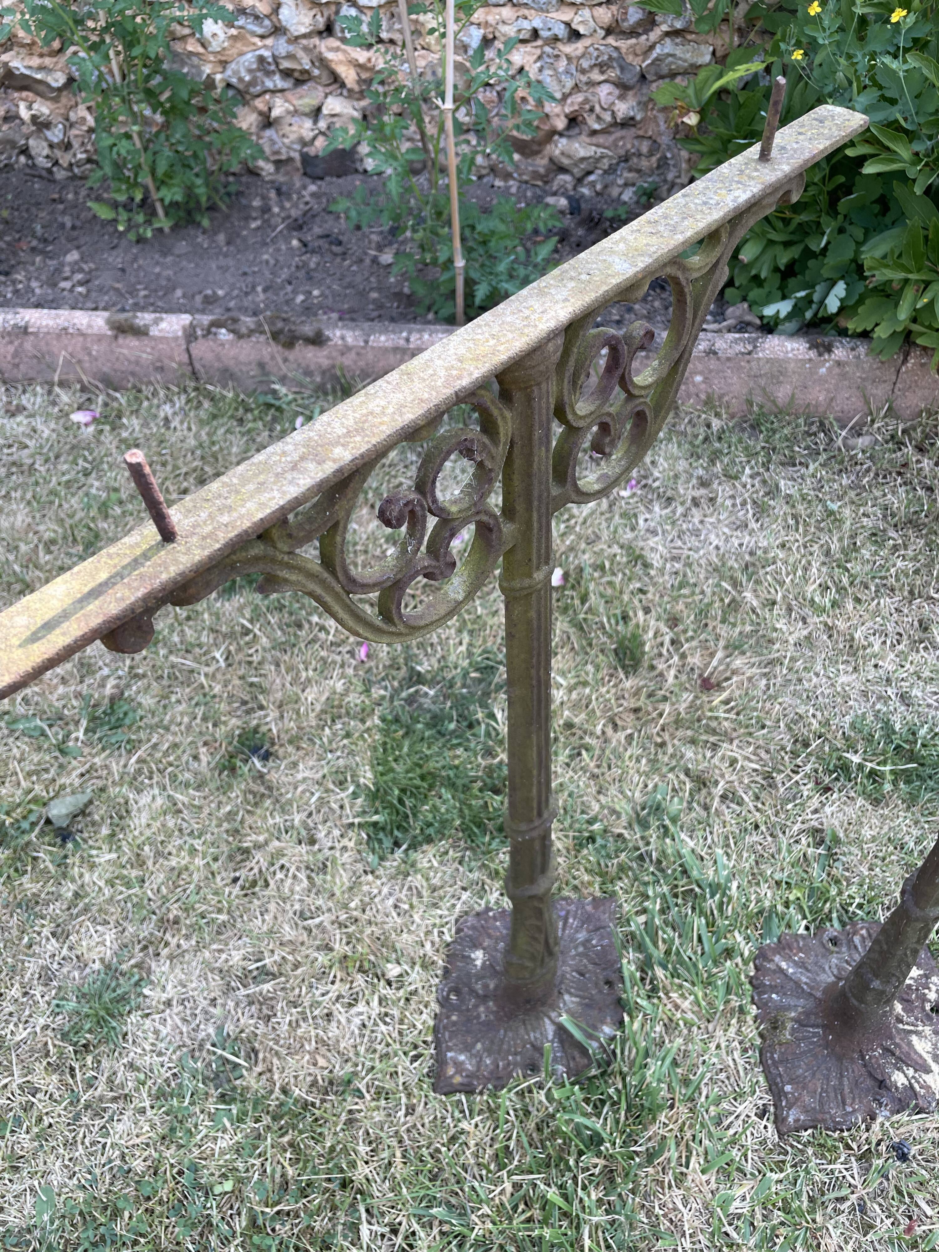 Pair of feet cast iron XIX th florist stall