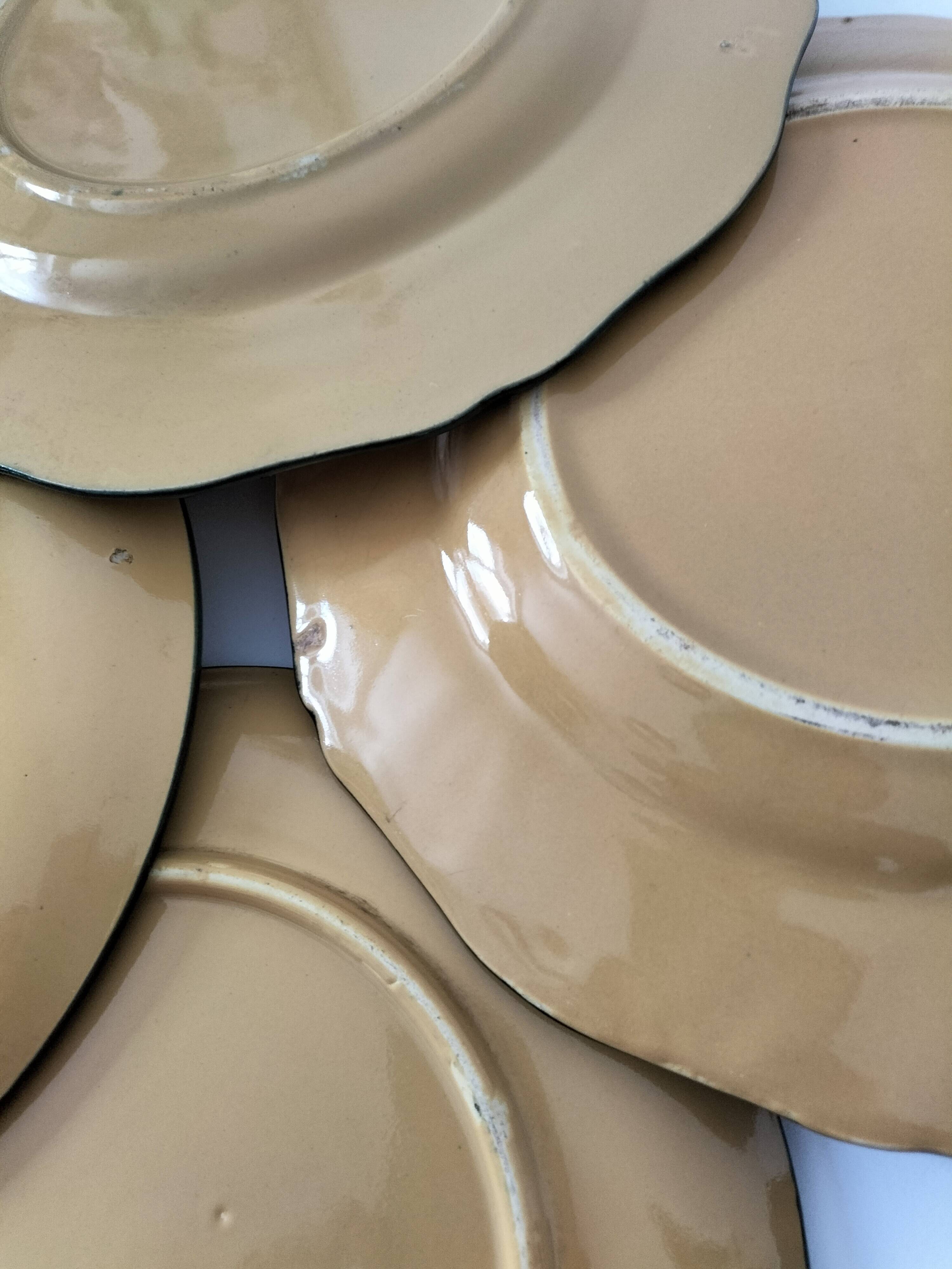 4 antique plates in hand-painted faience
