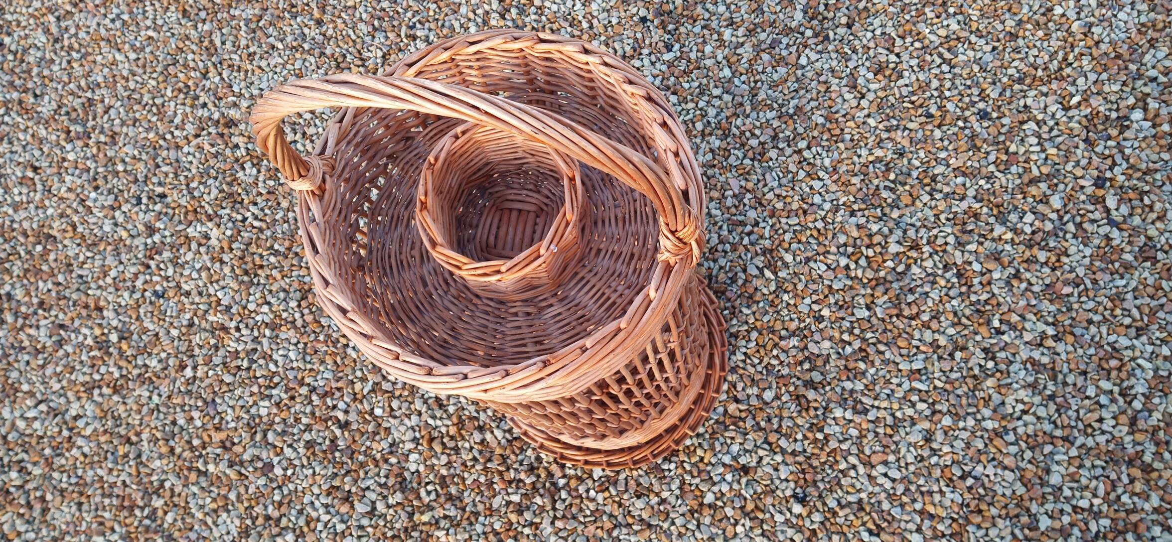 Vintage bottle holder basket