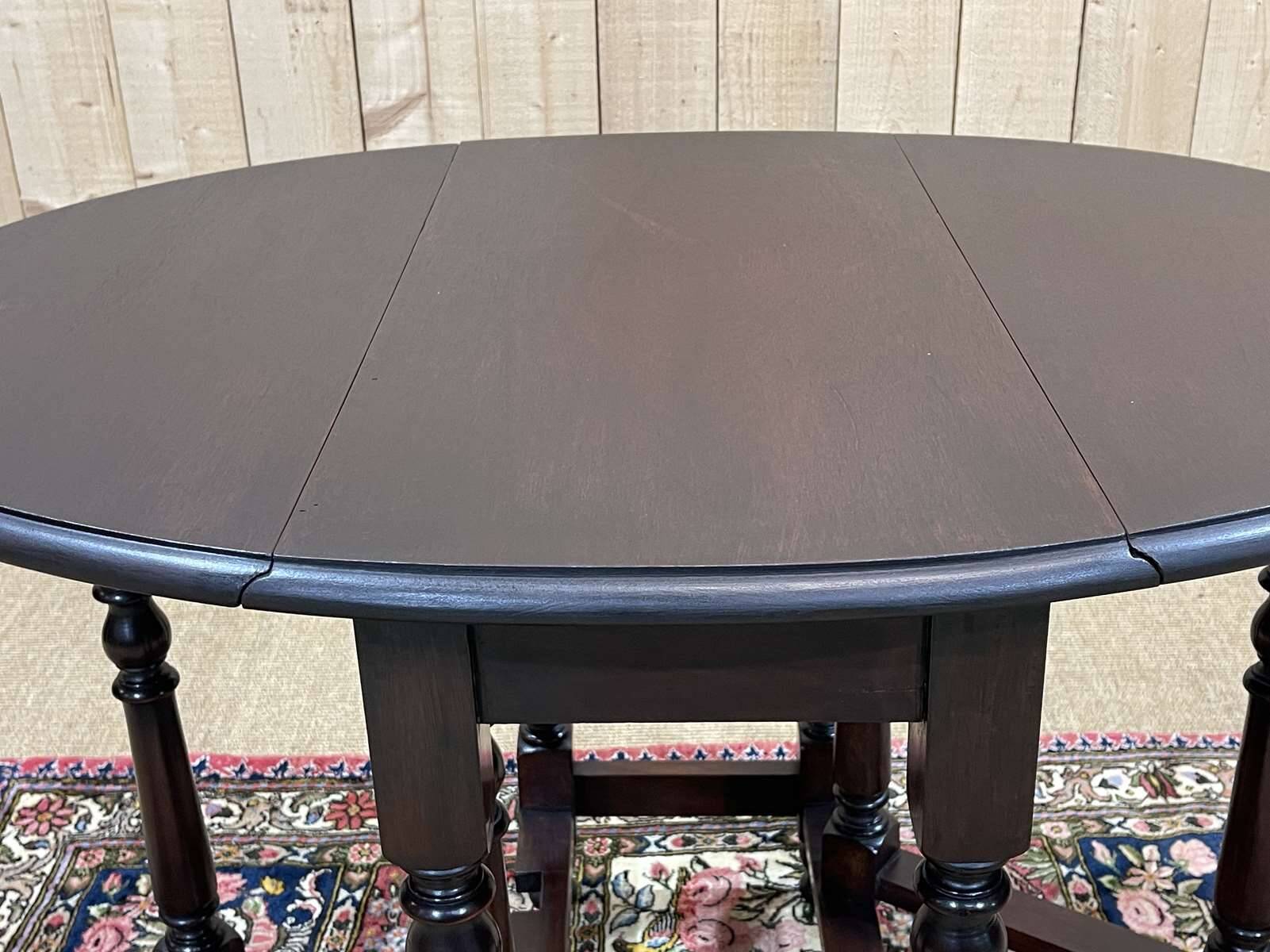 English gateleg in mahogany, work early 20th century