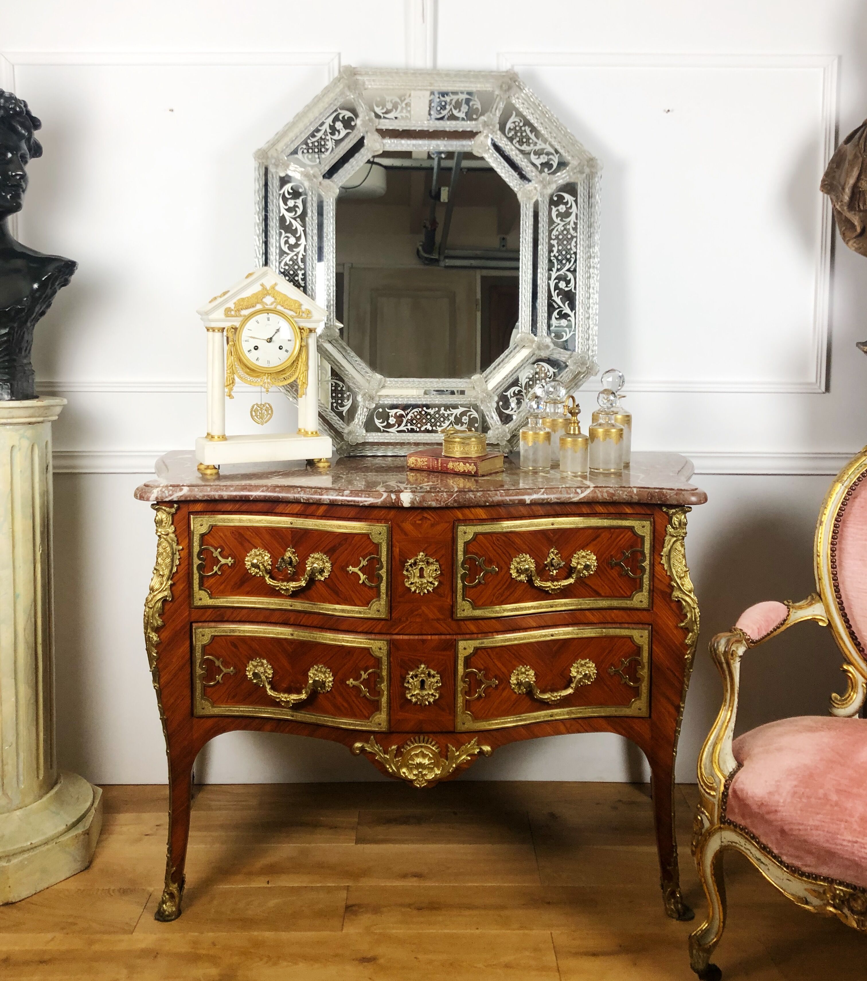 Venetian mirror to parecloses of the 1930s Murano glass 52 x 43 cm