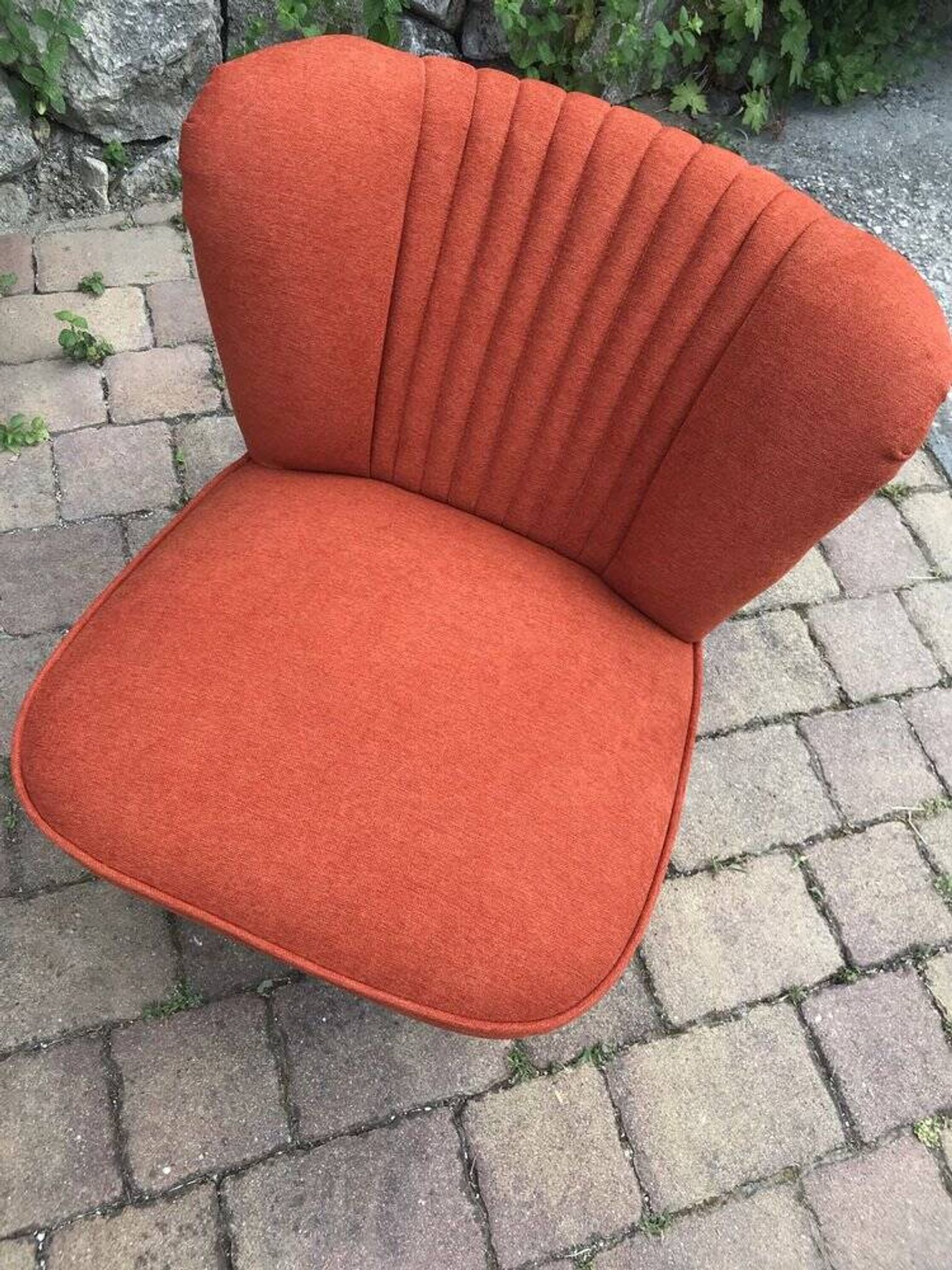 Set of 2 purple cocktail chairs in solid beech, Mid-Century style from the 1960s.