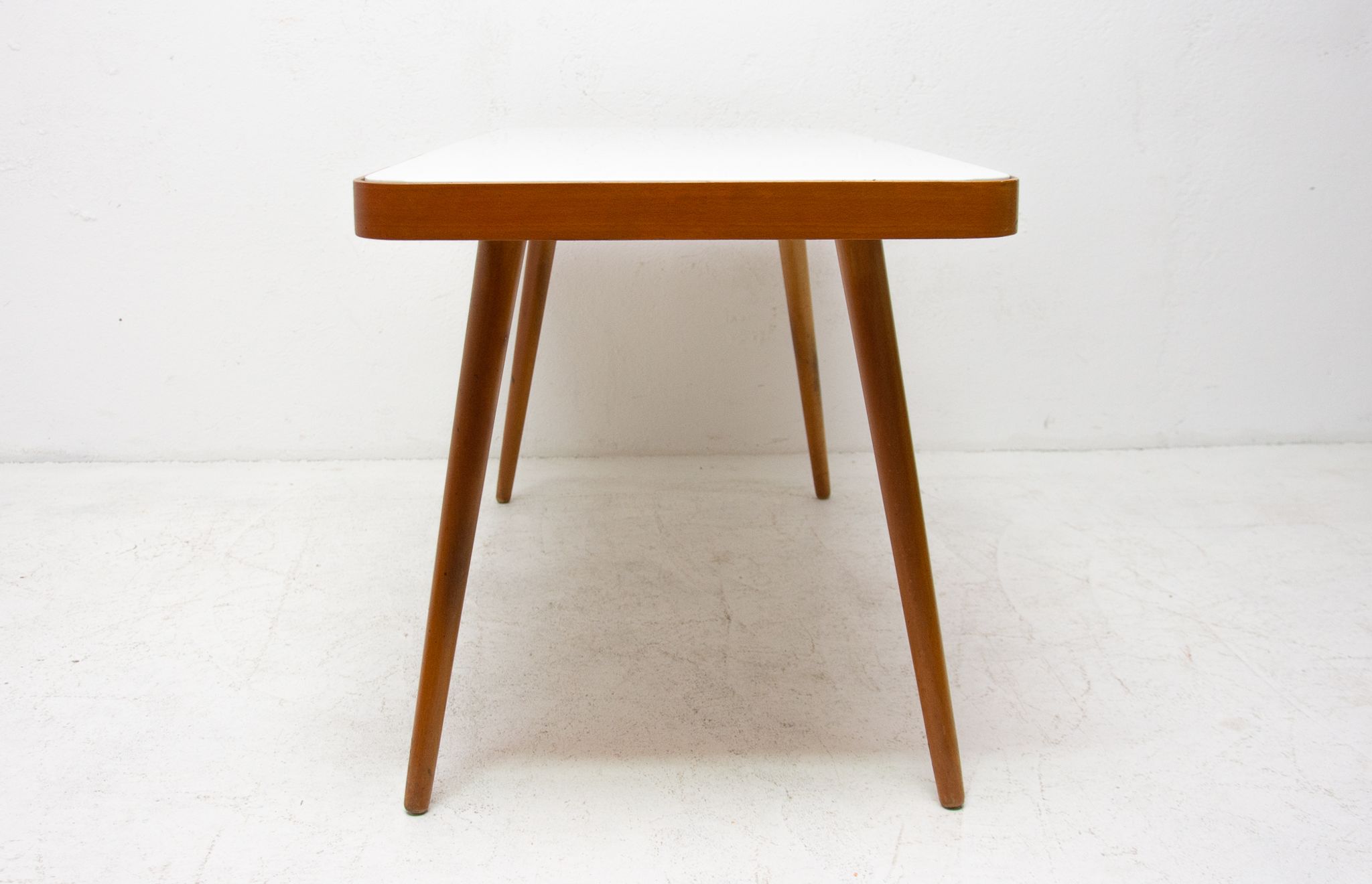 Table basse en verre du milieu du siècle, 1960 ́s, Tchécoslovaquie