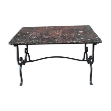 Table basse plateau fossilifère