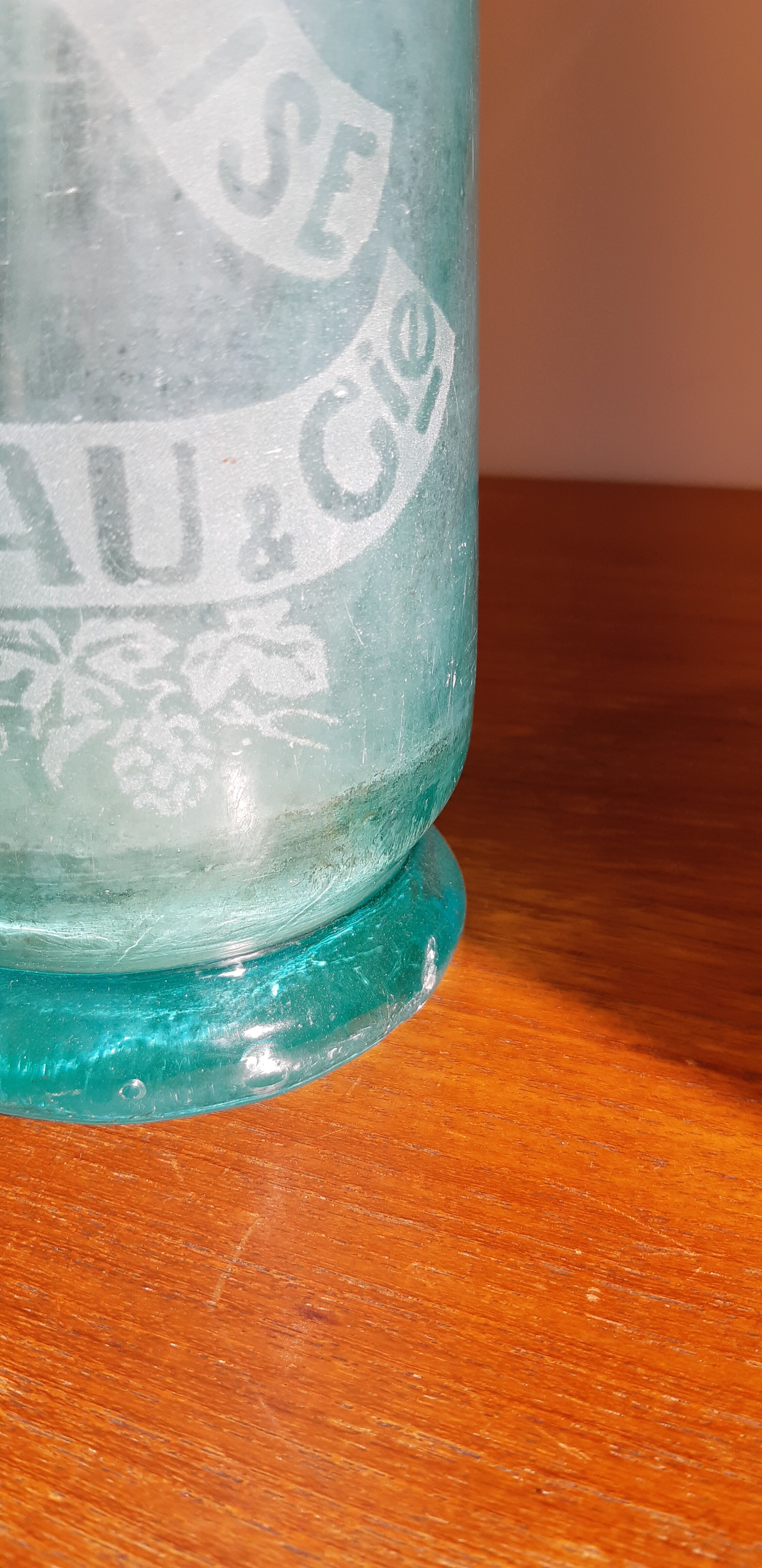 Engraved seltz water siphon