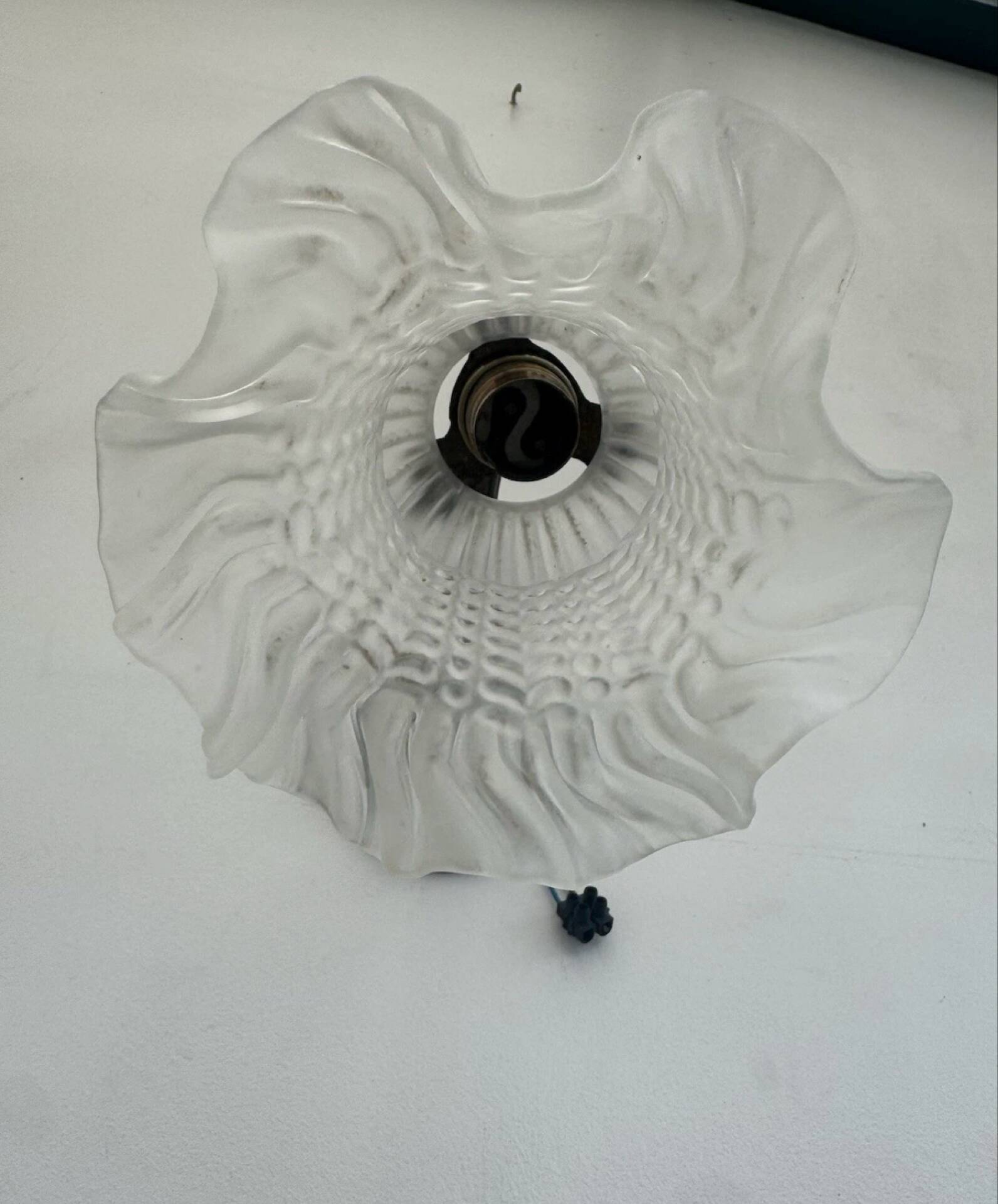 Antique bronze wall light in Louis XVI style - tulip-shaped glass paste flower.