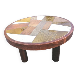 Round coffee table. ceramic