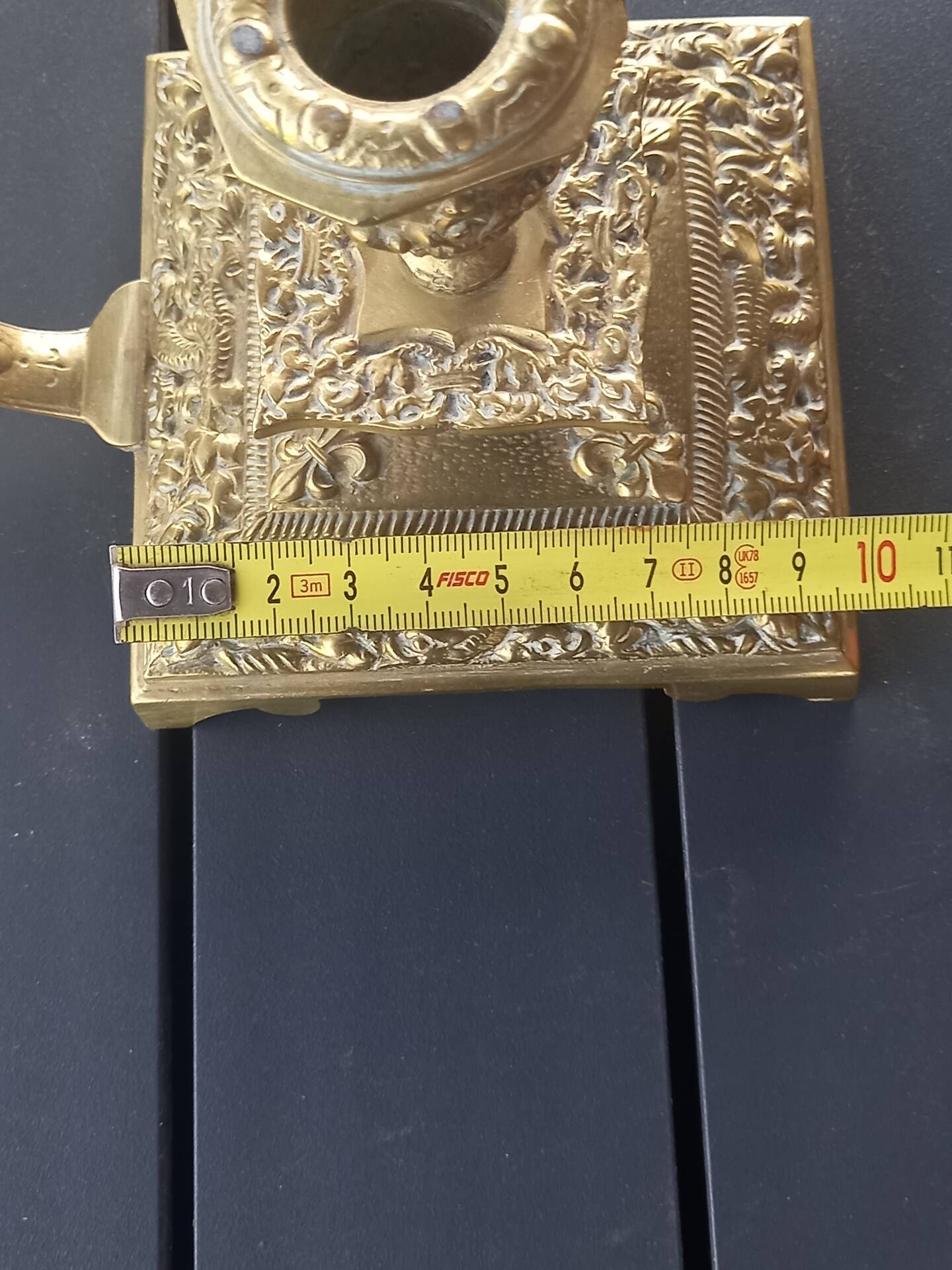 Hand candle holder