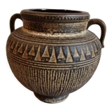 Fatty lava vase by Schenrich