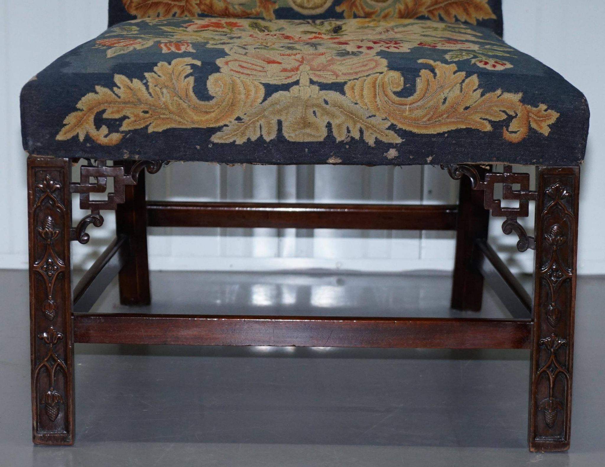 Paire de chaises Thomas Chippendale époque 1760 brodées sculptées