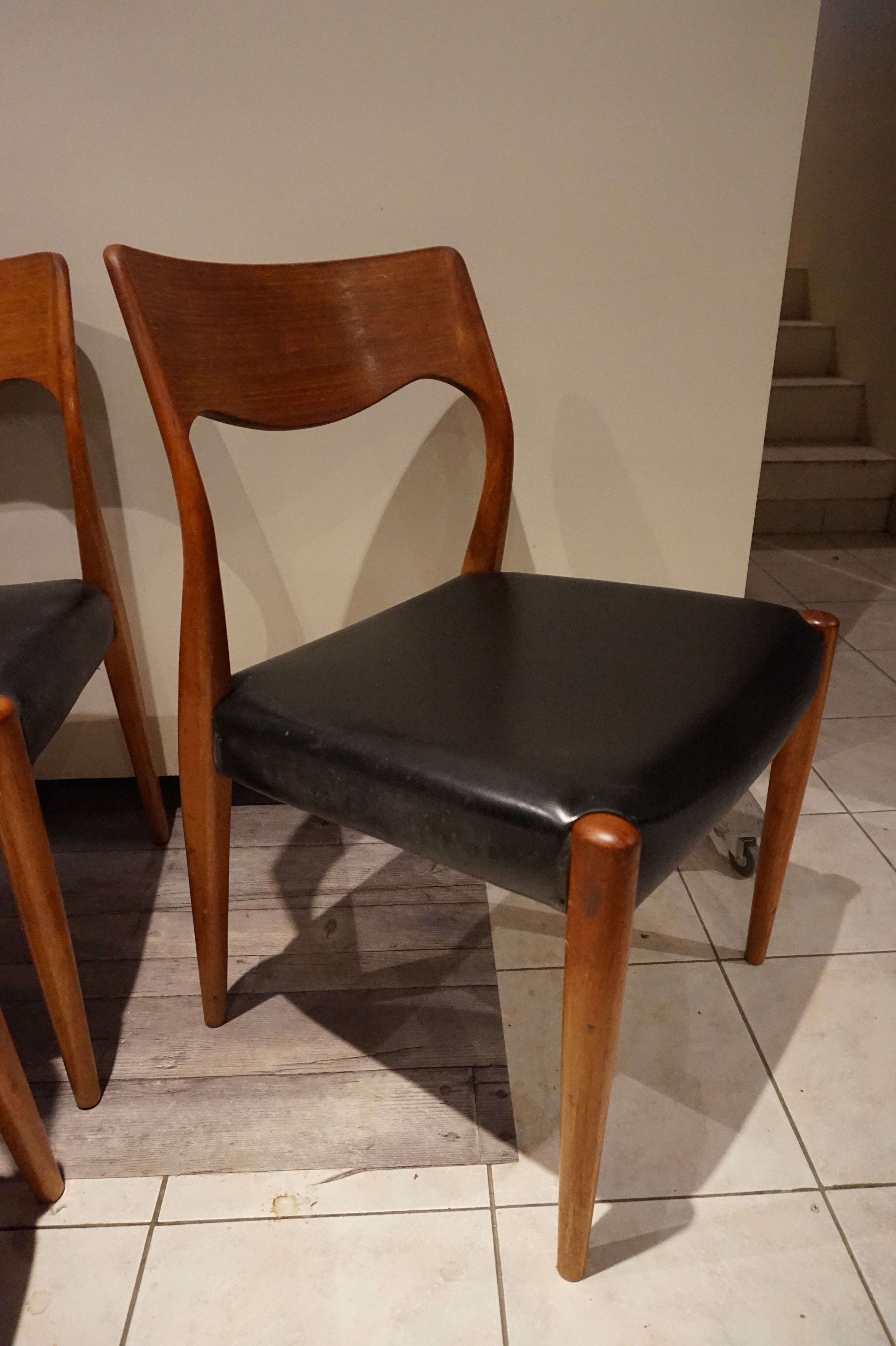 Suite de 4 chaises Scandinaves 1960 en teck