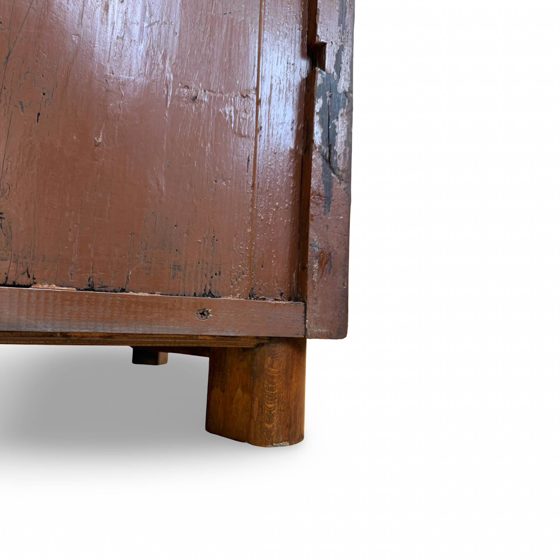 Italian art deco burl walnut chest of drawers, 1850s.