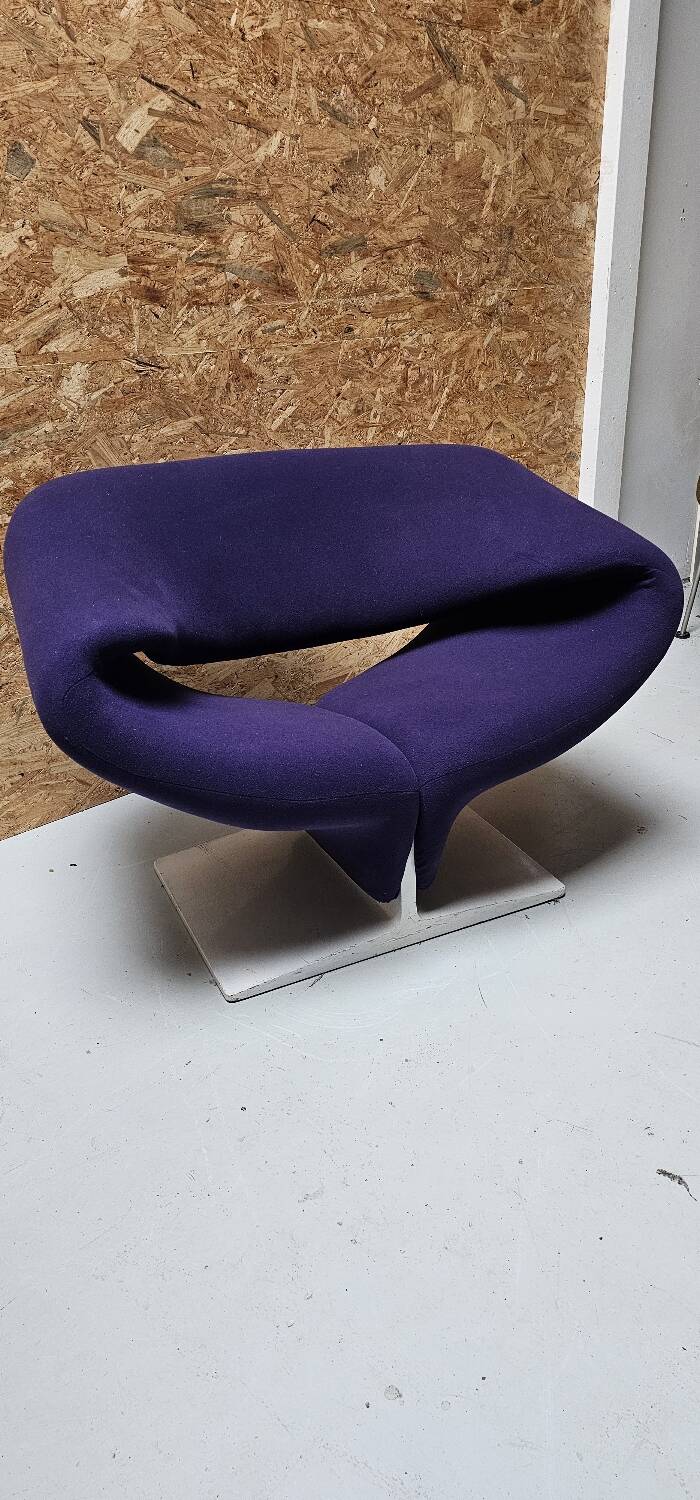 Artifort Ribbon chair designed by Pierre Paulin in 1960.