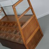 Meuble de mercerie ou comptoir de magasin espagnol ancien en hêtre et chêne, années 1950