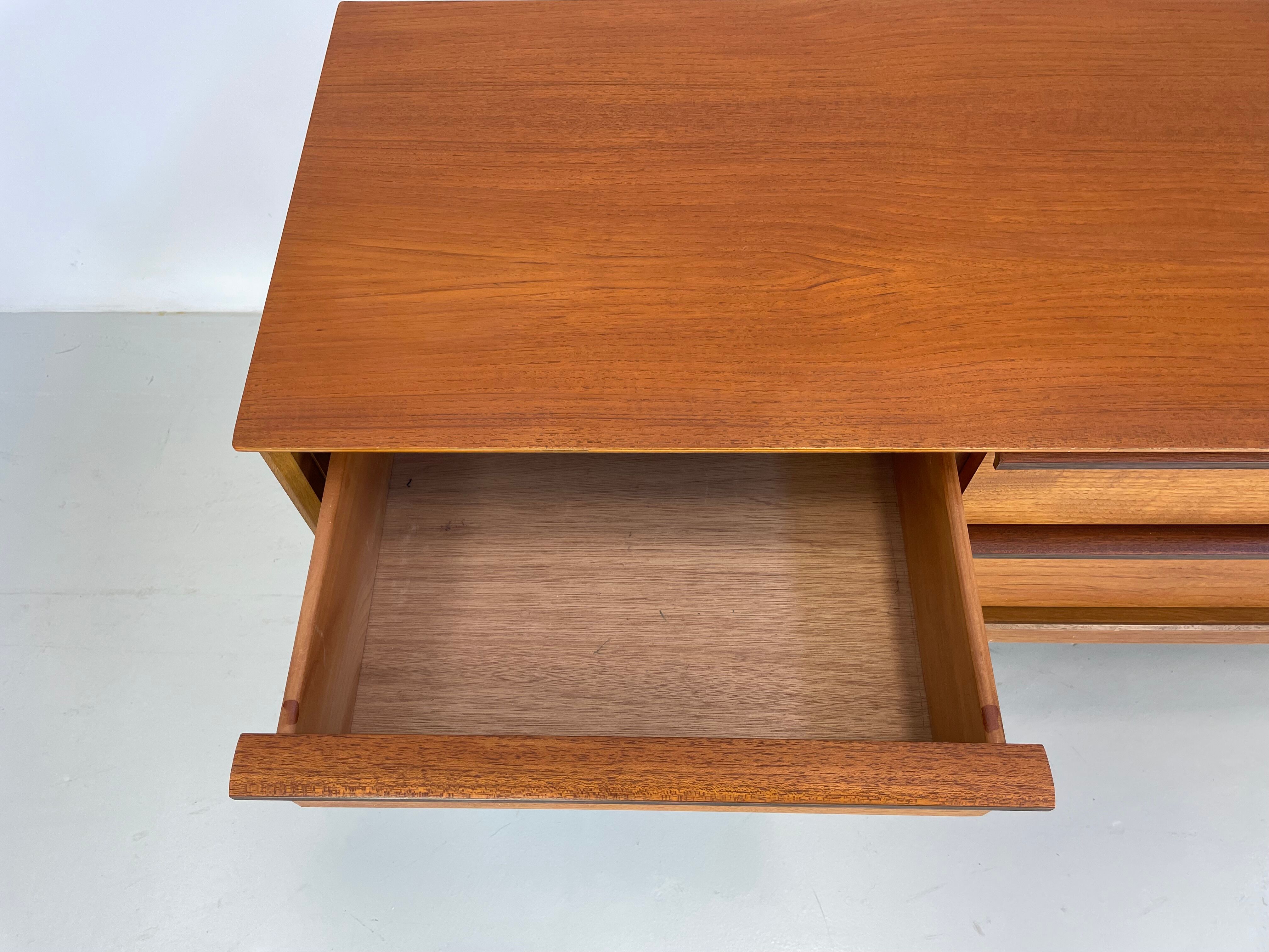 Vintage Austinsuite sideboard 1960's