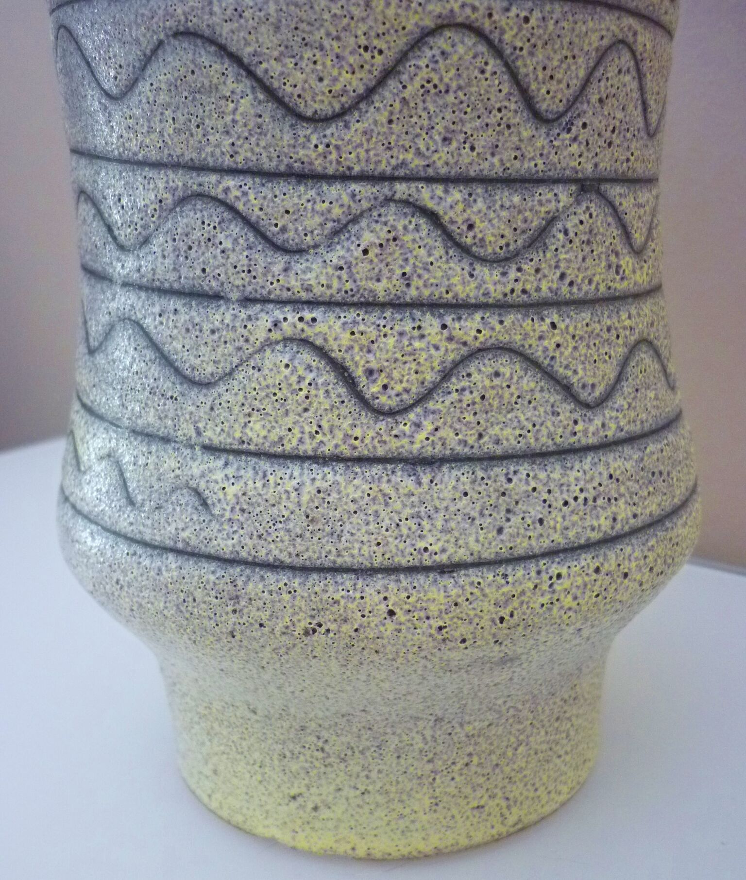 Vase céramique scarifié simpliste signé Jean Austruy, années 60/70, Vallauris