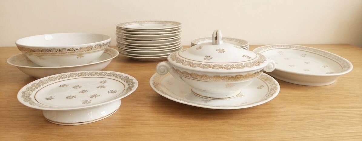 Service de table complet, porcelaine de Limoges et dorures, LOT 2