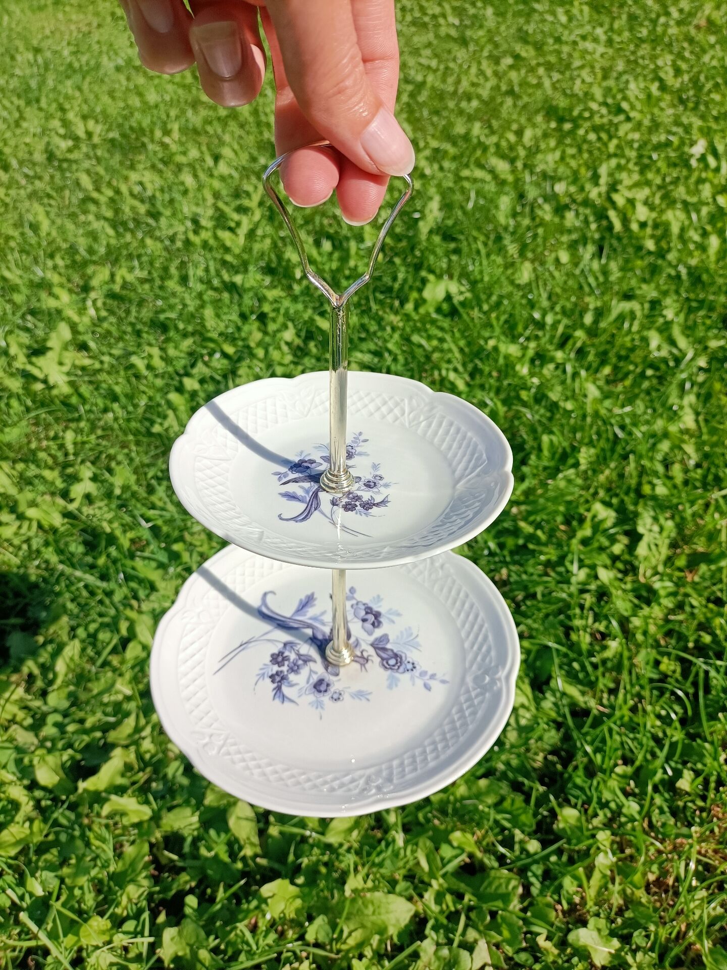 Berry cake stand