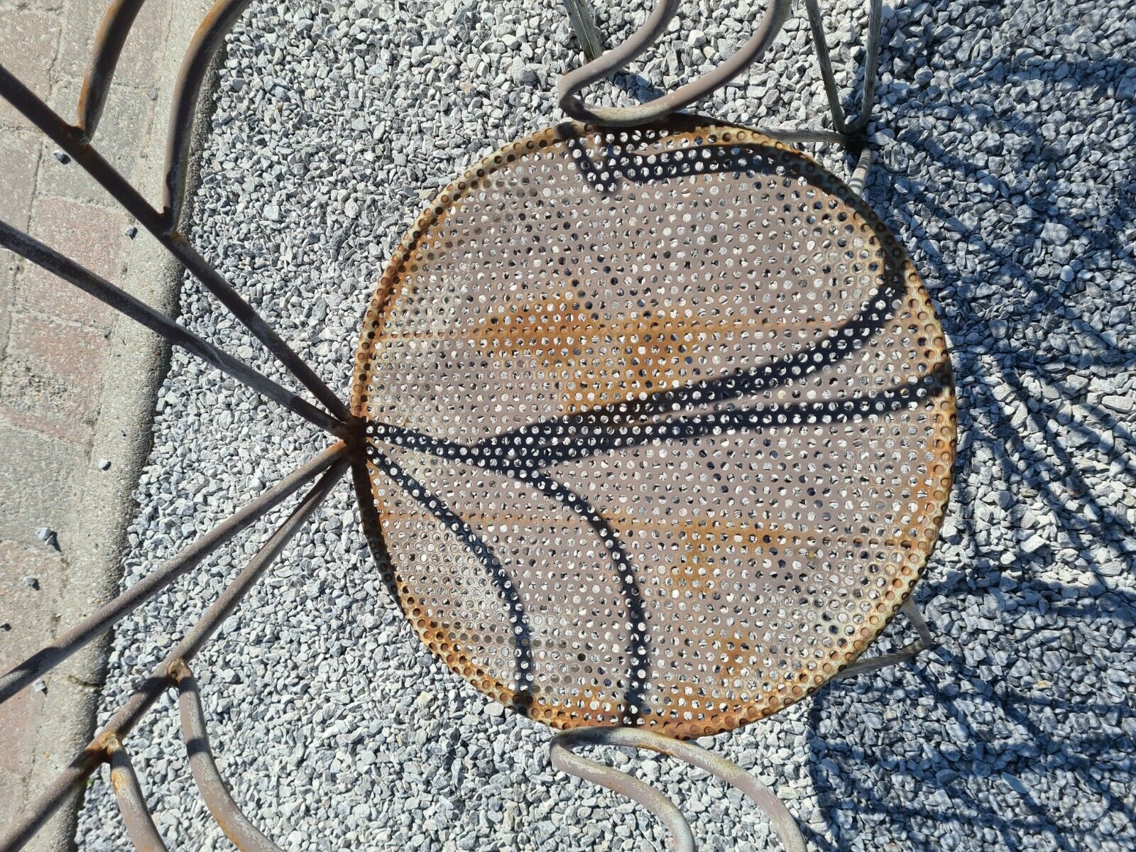 Heart-shaped iron garden chairs