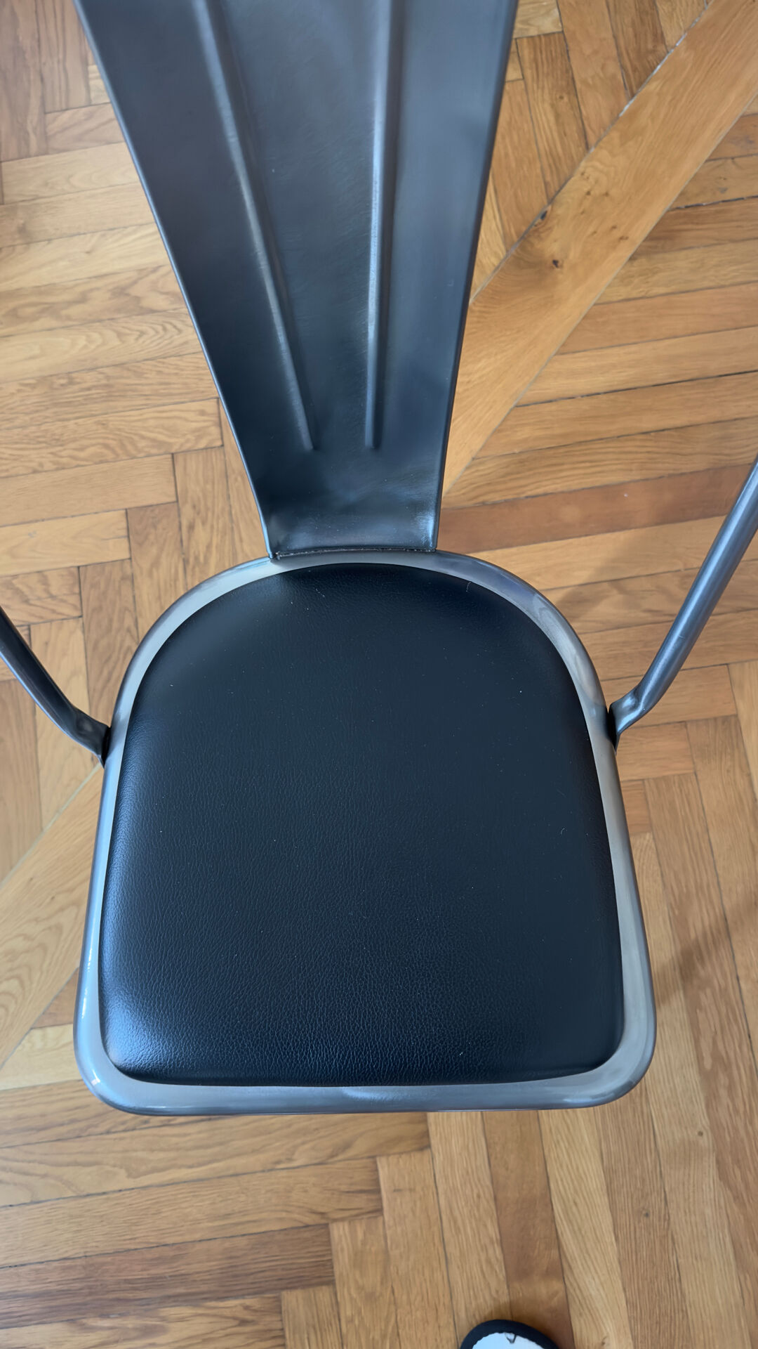 8 chaises modèle A Tolix