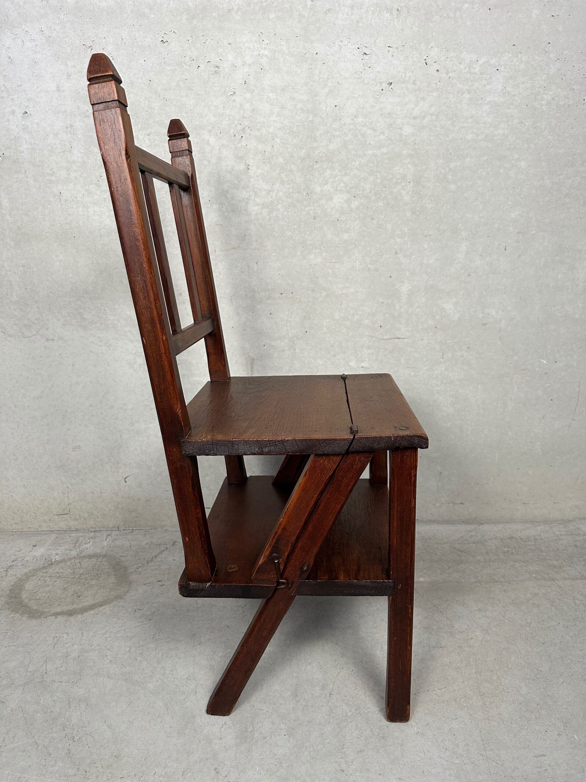 Échelle / chaise de bibliothèque antique