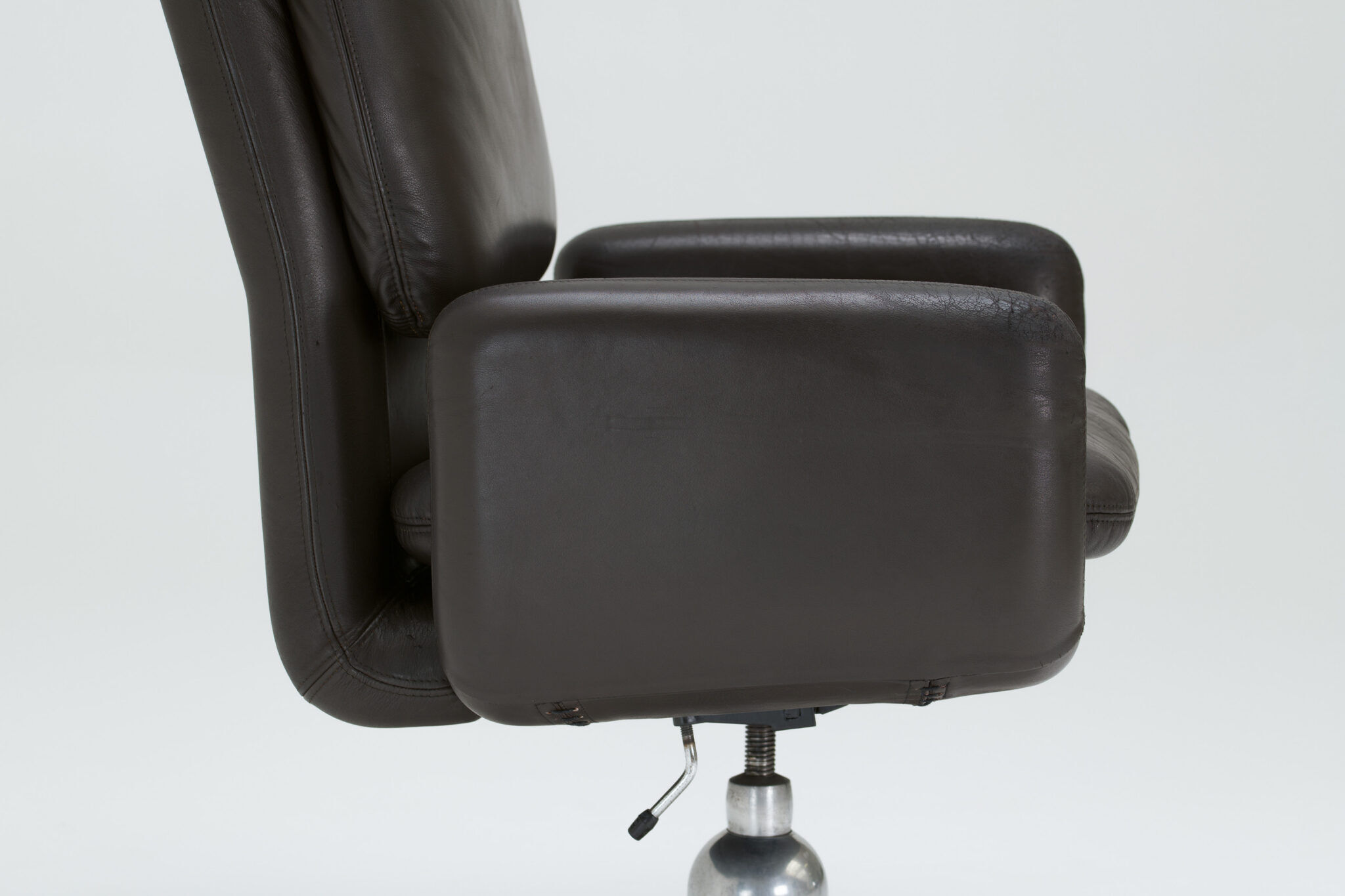 Chaise de bureau pivotante - Perry King et Santiago Miranda