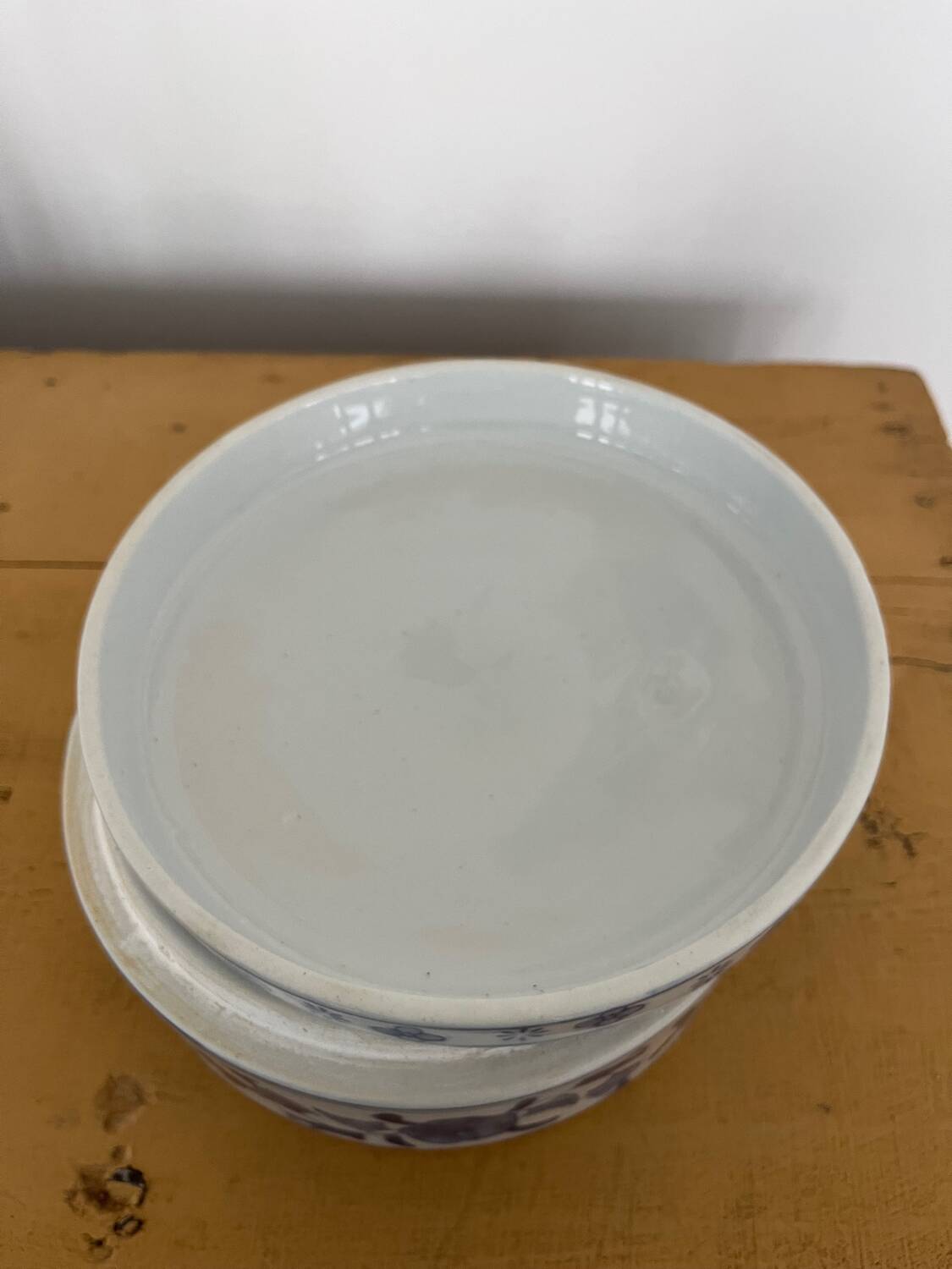 Large Chinese porcelain box