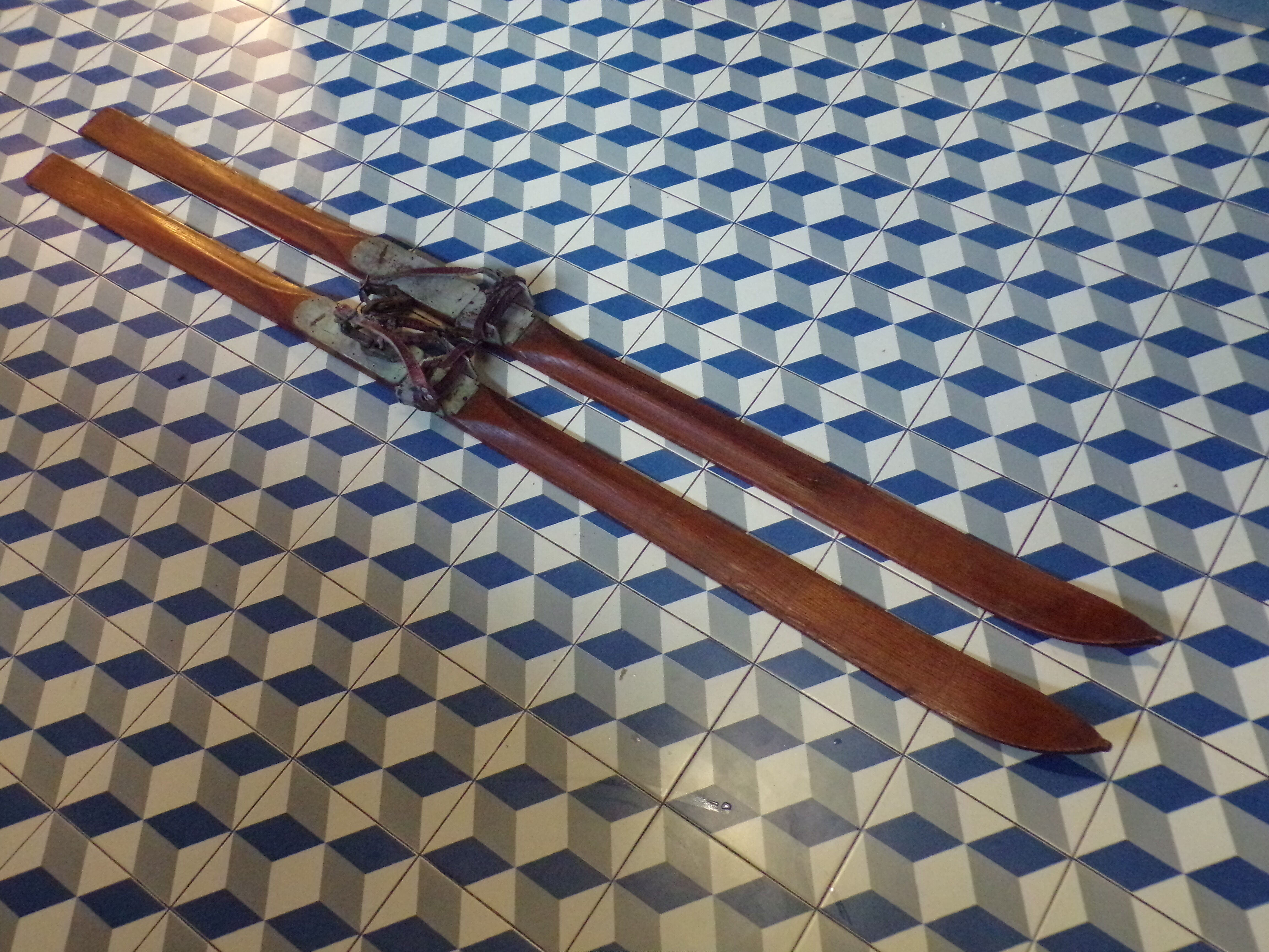 Vintage wooden skis 185 cm