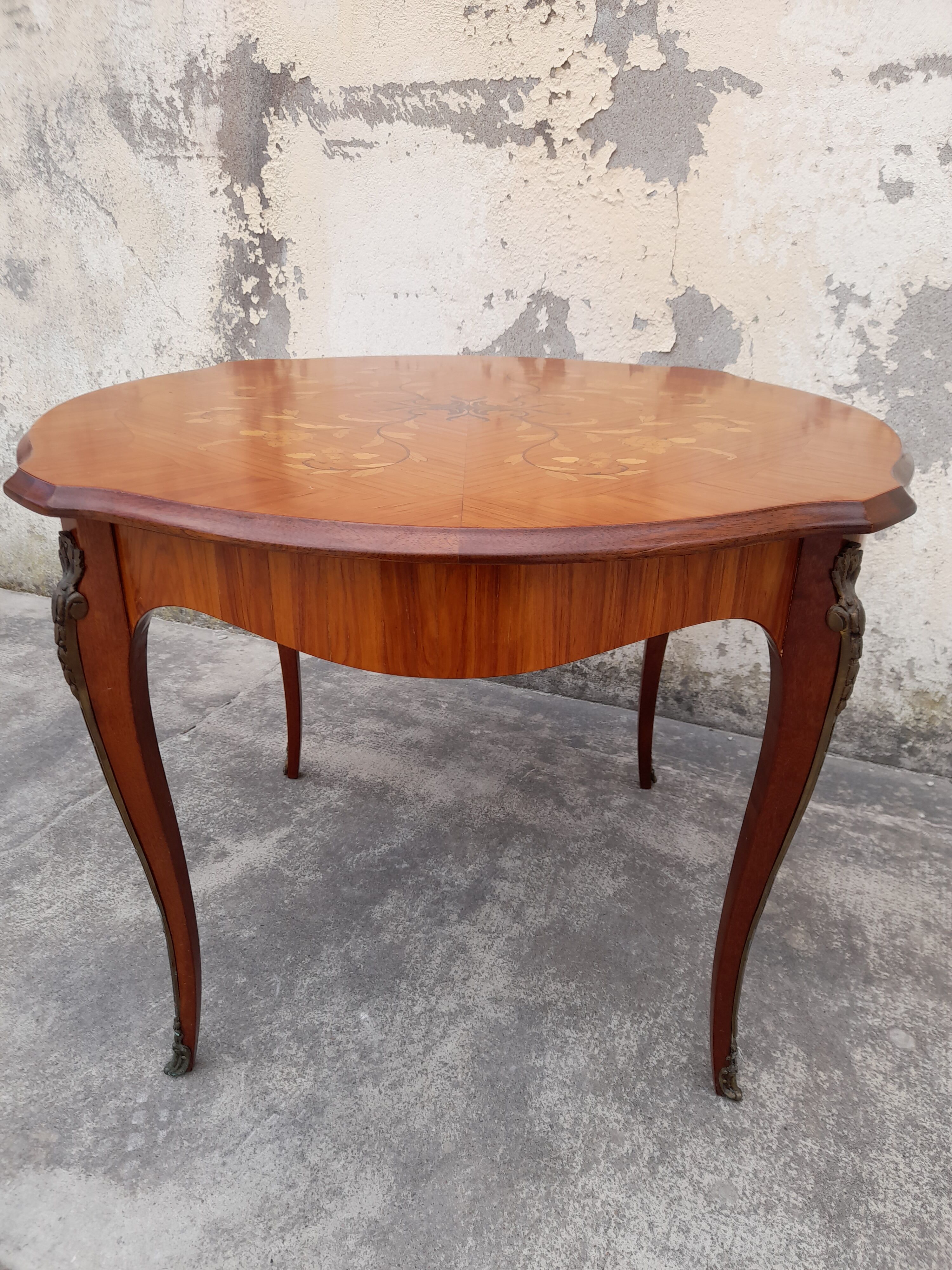 Table basse style Louis XV en bois de rose