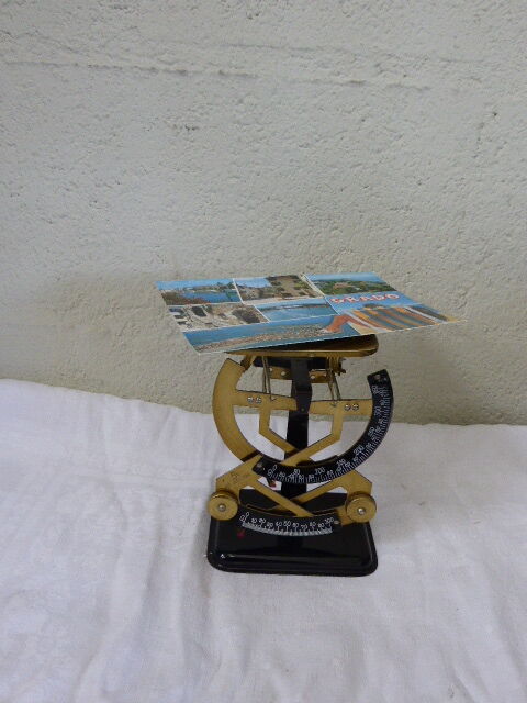Weighs bilateral vintage metal letter 1940