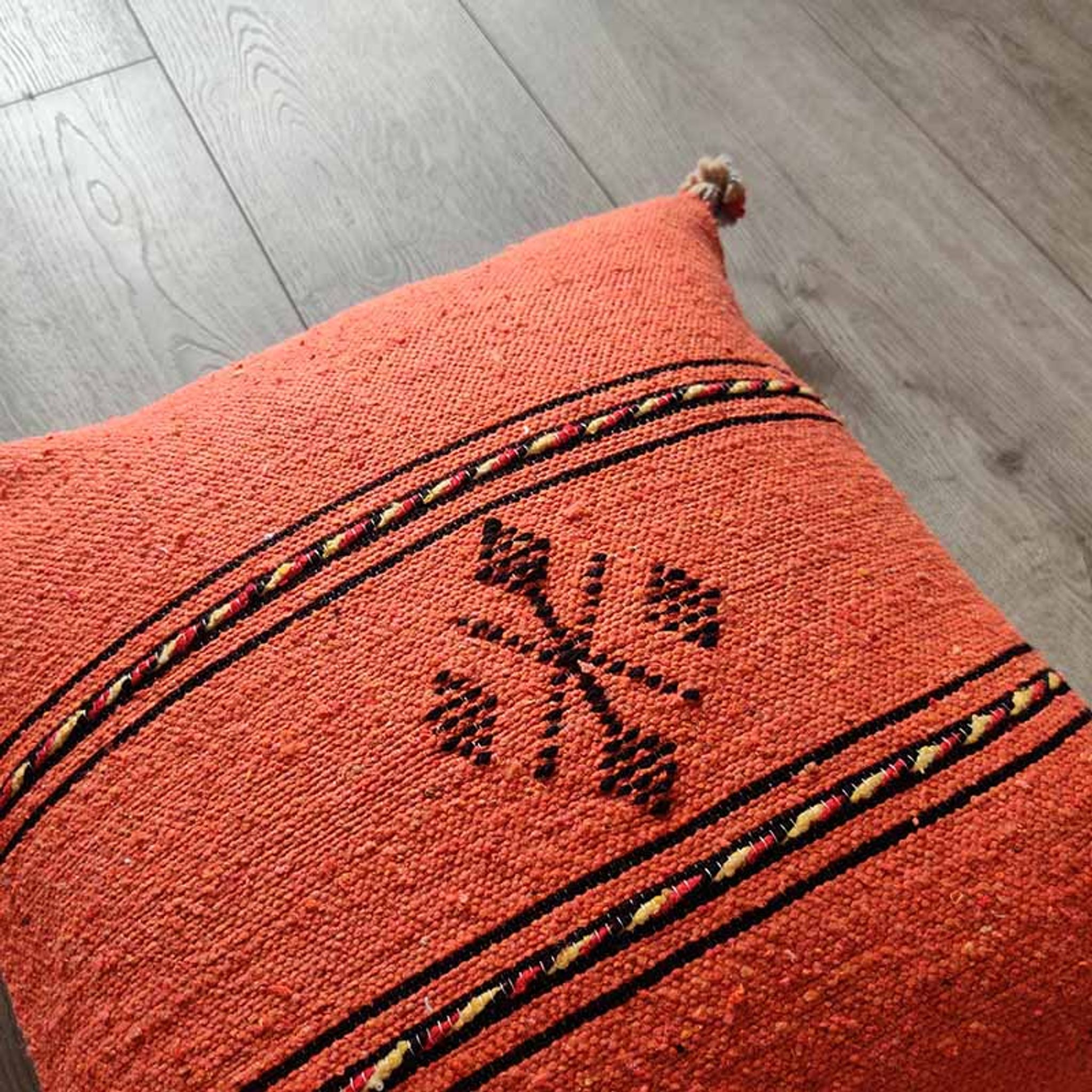 Coussin berbère orange fait main en coton