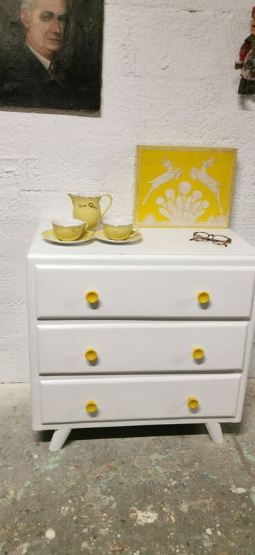Vintage 3 drawer chest of drawers