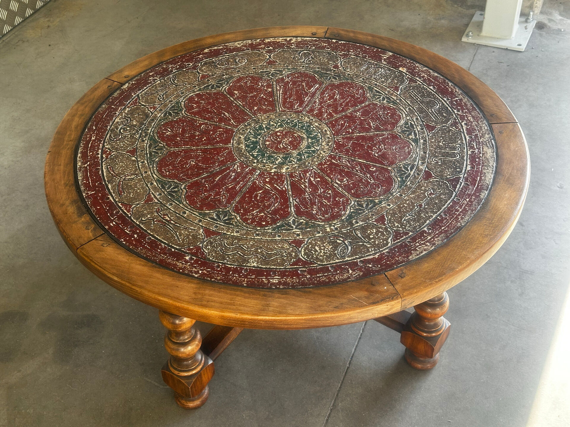 Vintage coffee table in turned wood and leather with astrological decoration.