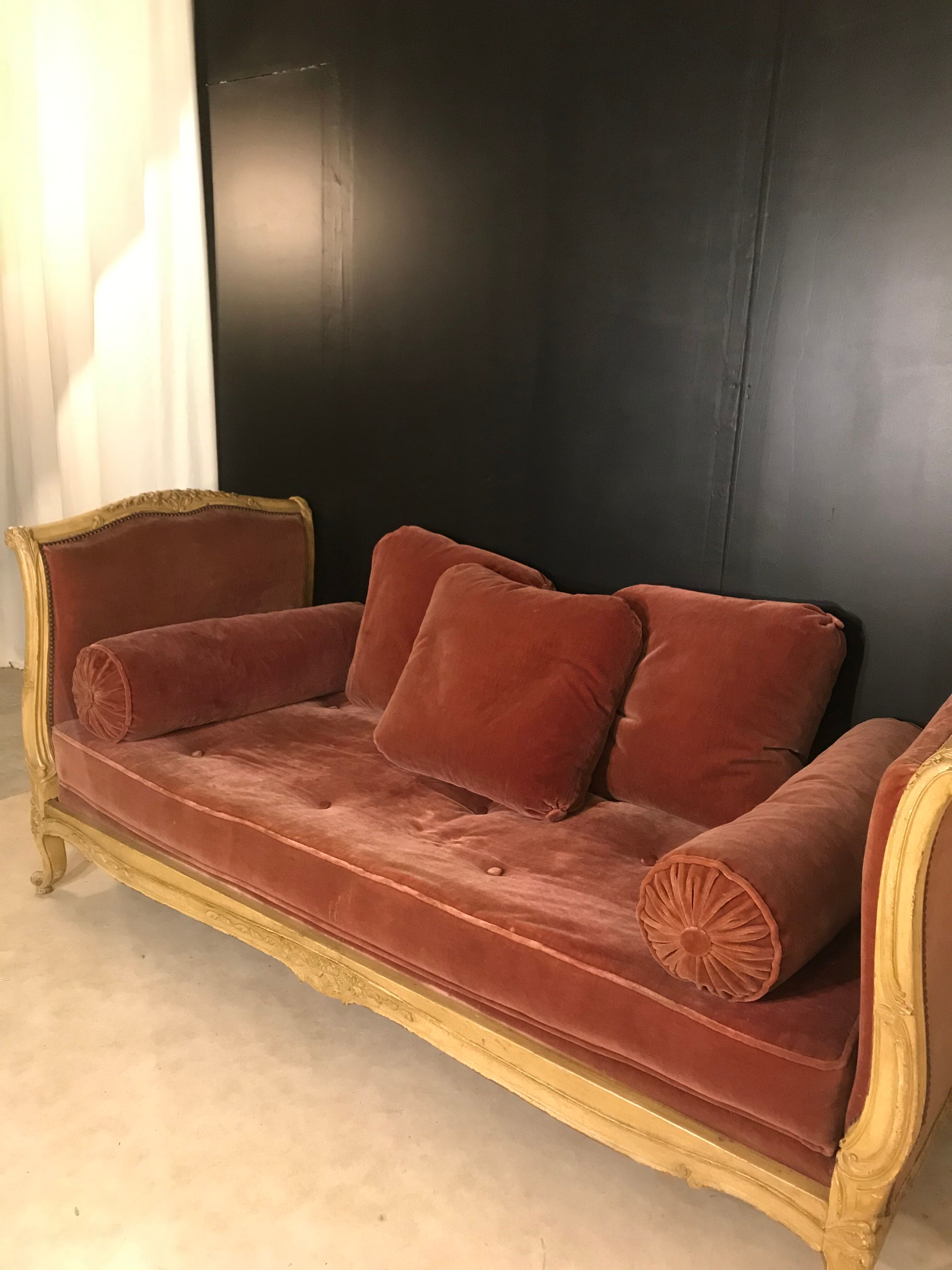 Louis XV style rest bed