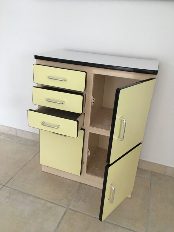 Formica kitchen buffet pale yellow
