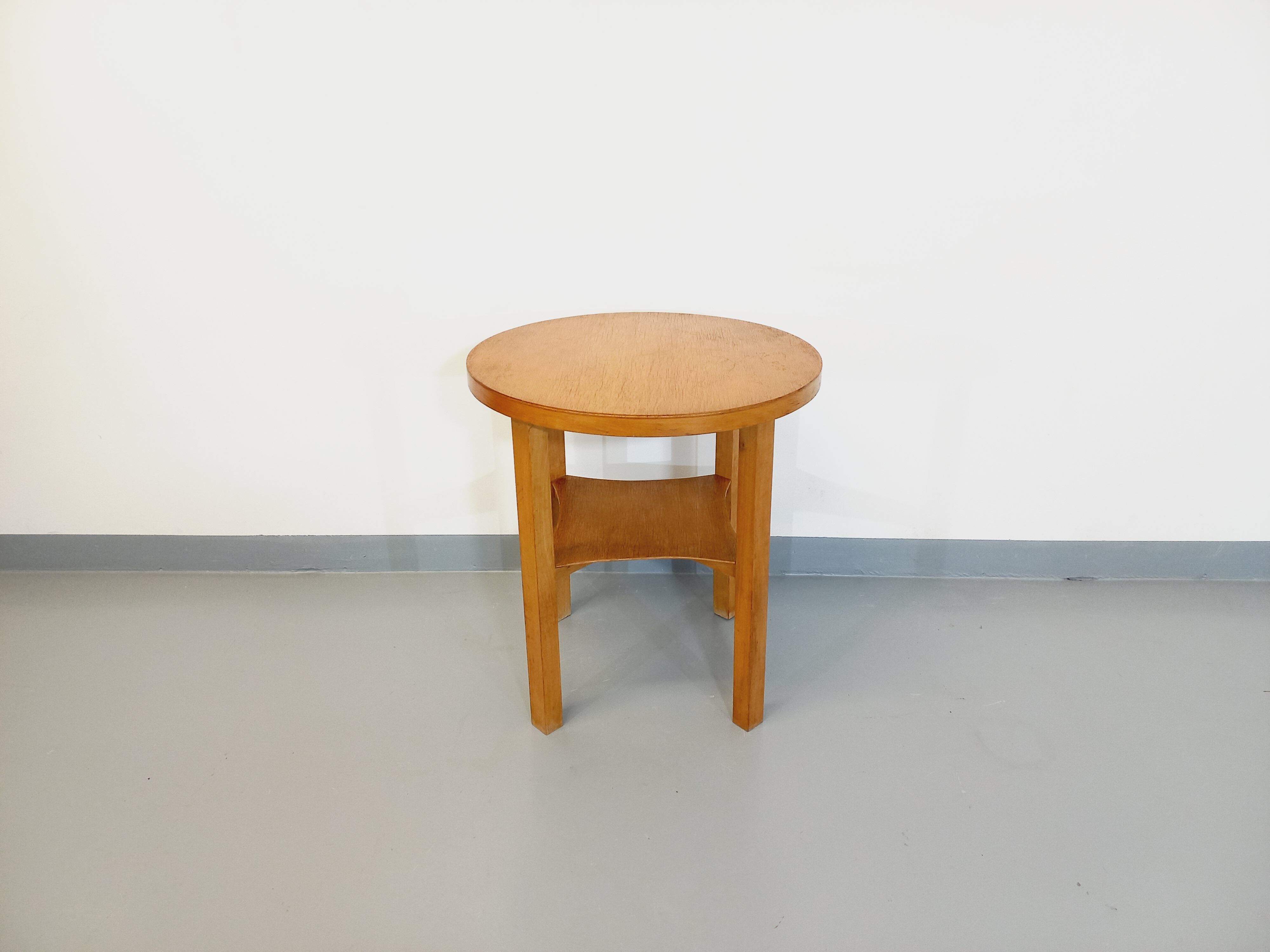 vintage light wood pedestal table from the 50s 60s