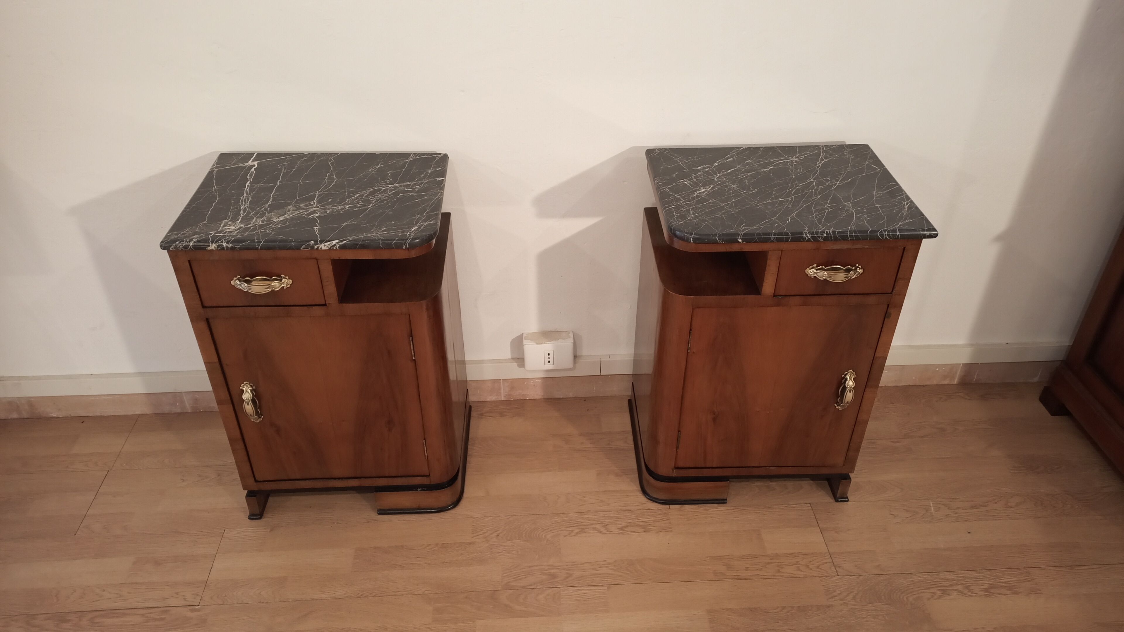 Tables de chevet italiennes Art Déco en noyer, Set de 2