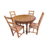 Table and 4 chairs + extension