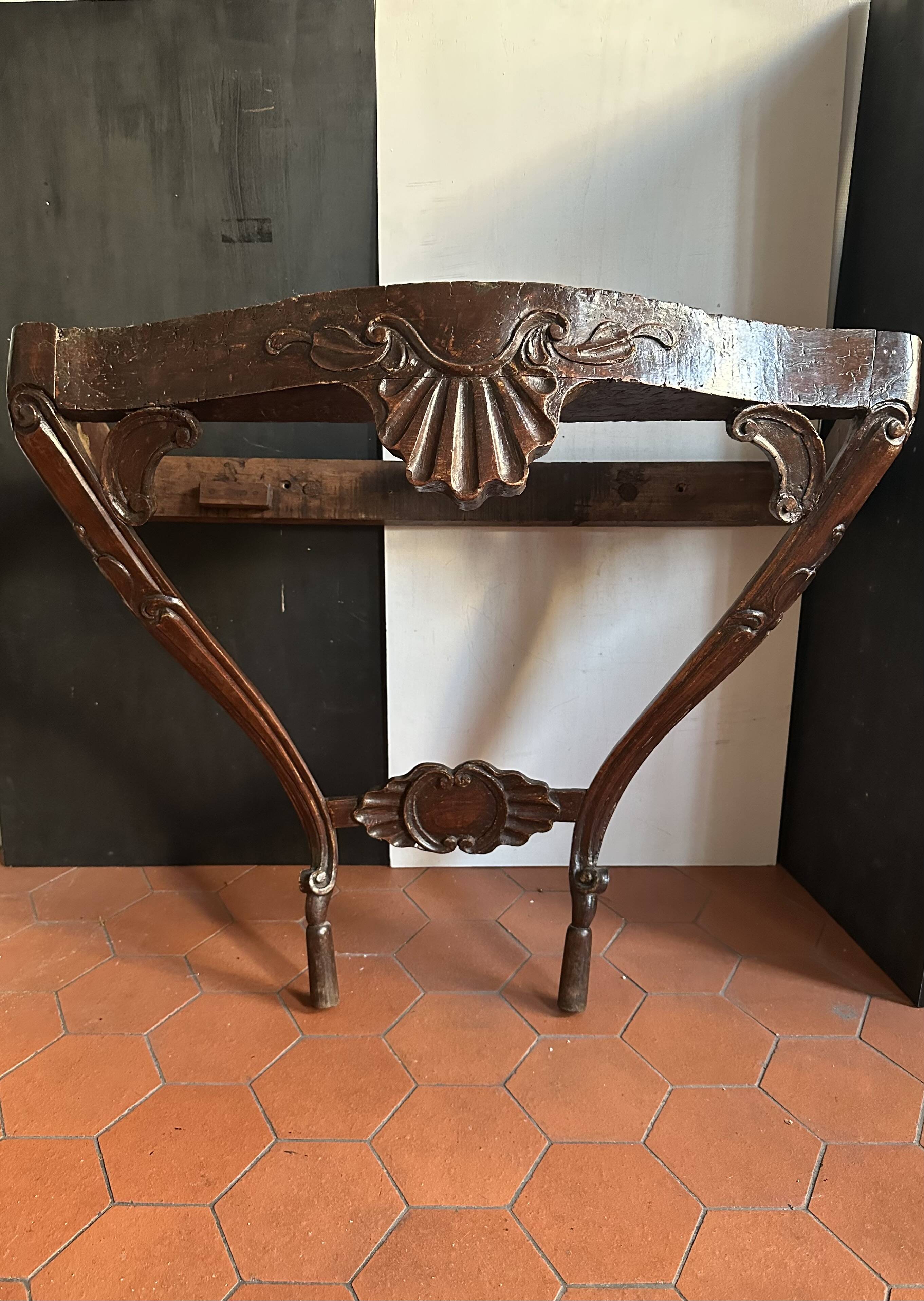 Antique wall console in carved walnut, Louis XV style, 19th century.