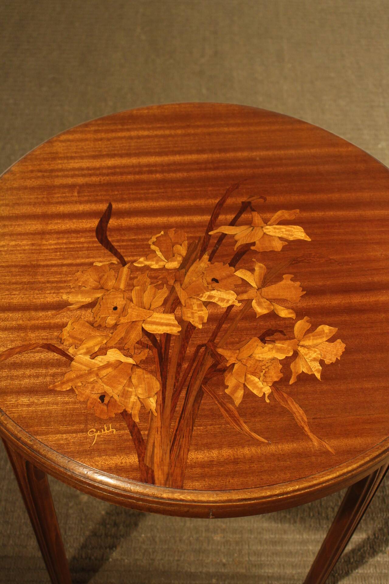 Art Nouveau pedestal table