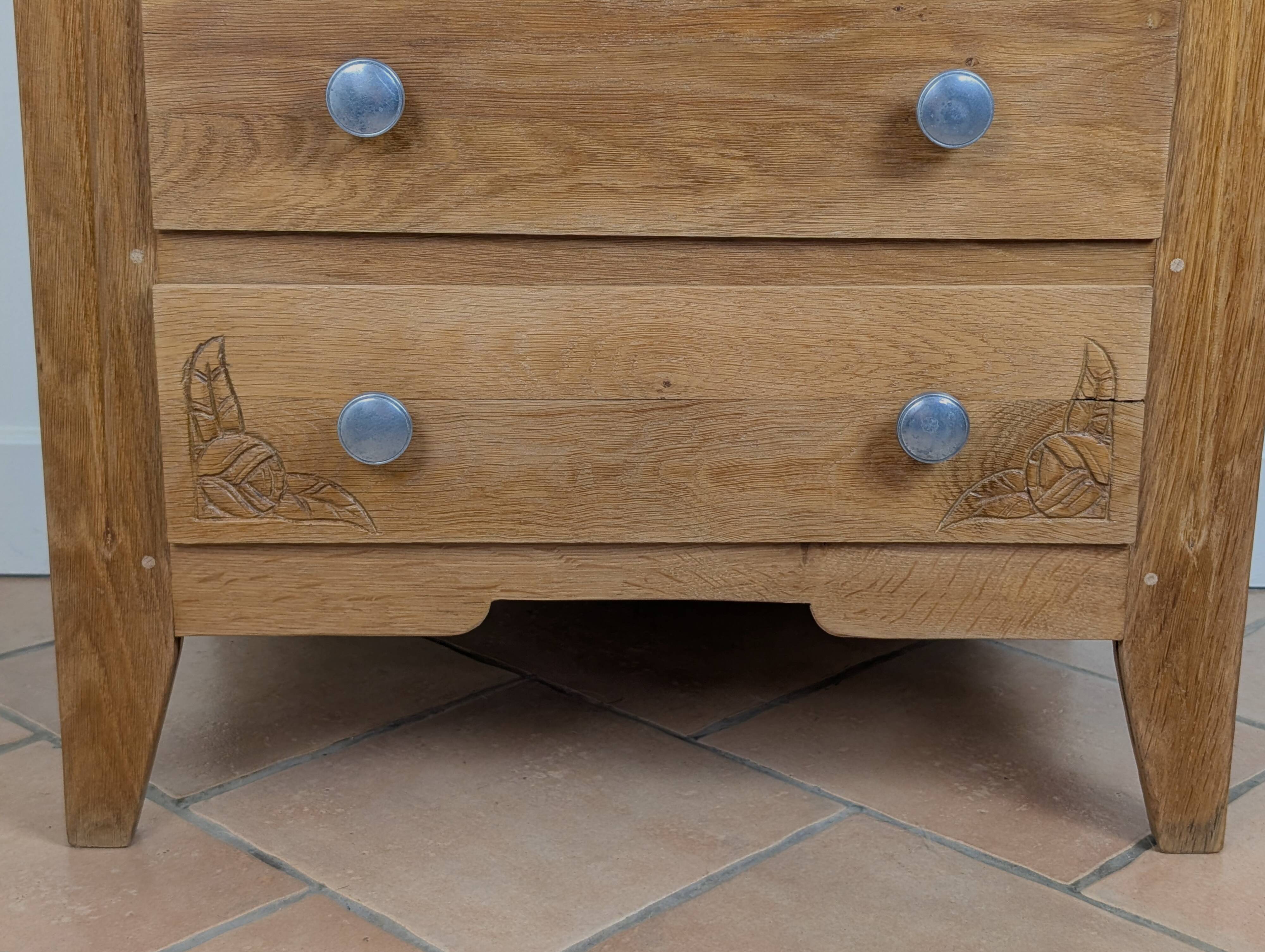 Chest of drawers