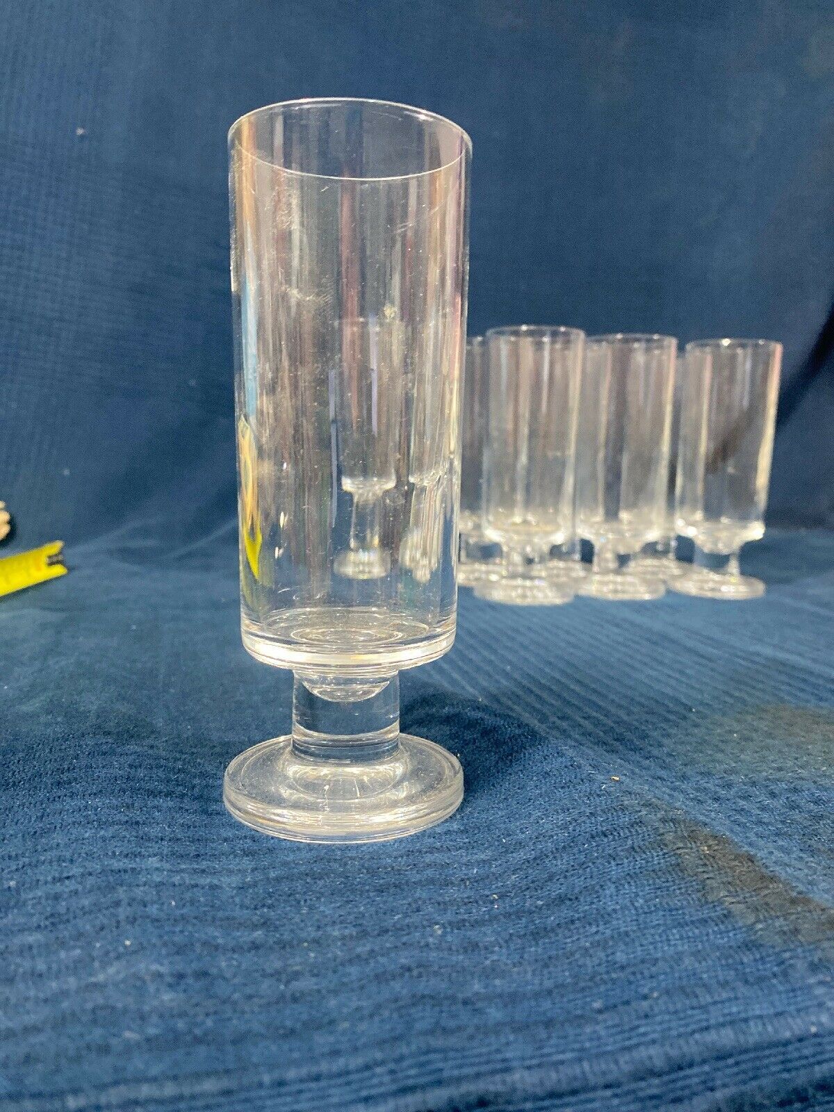 Lot of 8 glass glasses with a big foot