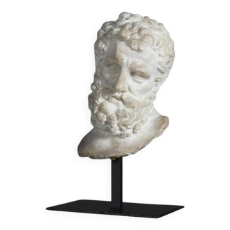 Sculpture de Tête d'Hercule, petite taille, en résine et socle en métal.