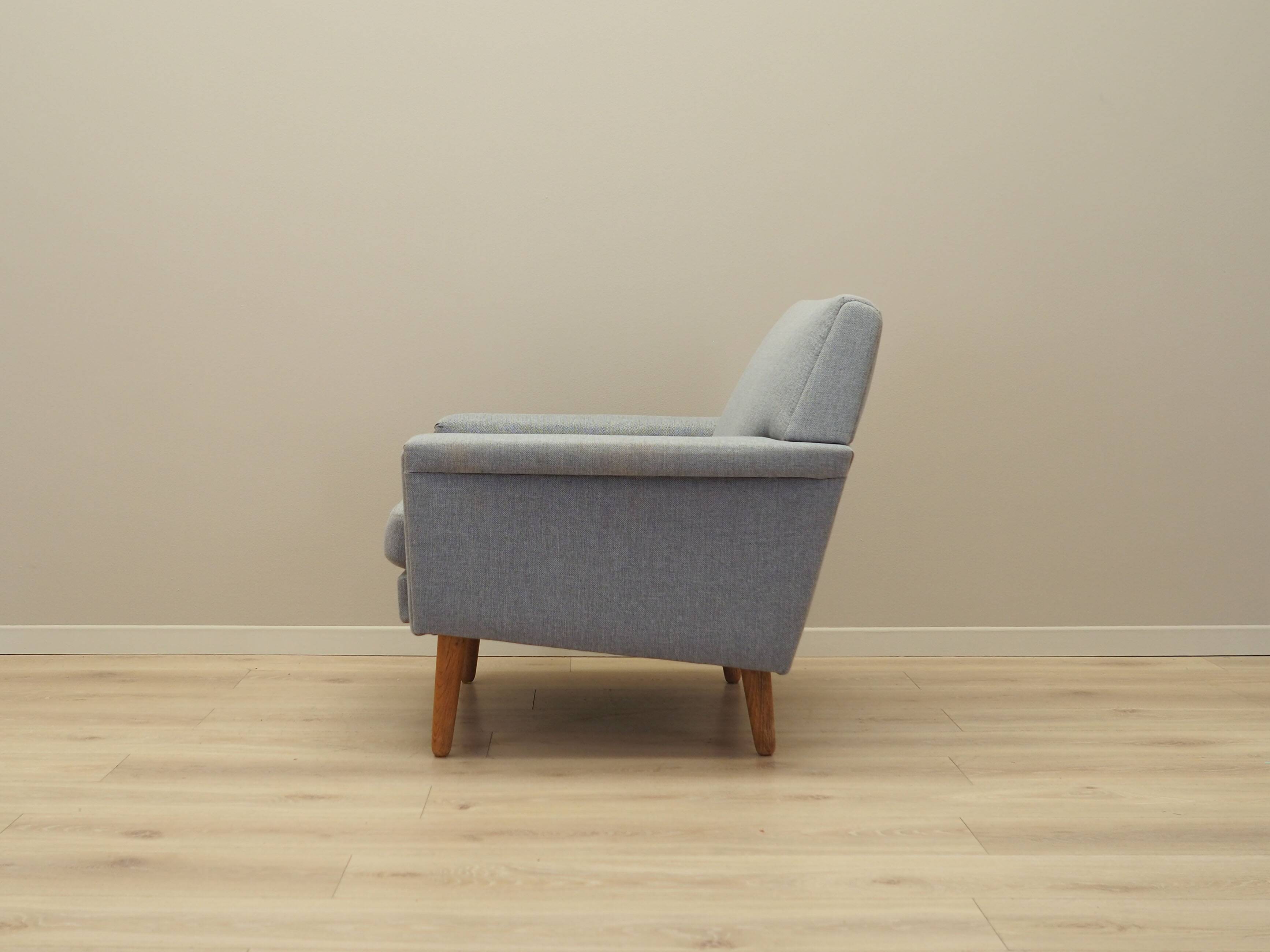 Fauteuil gris, design danois, années 1970, production : Danemark