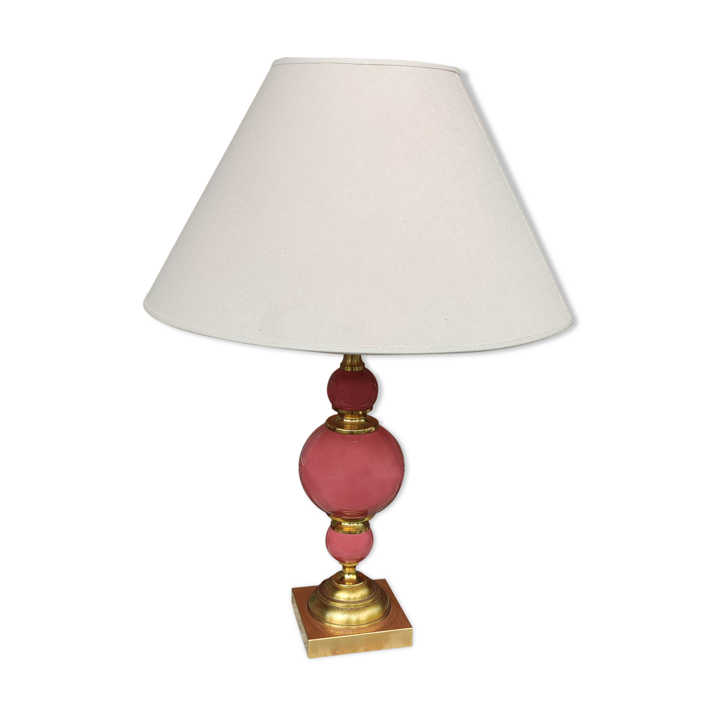 Large lamp to pose