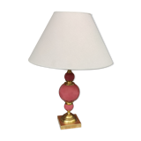 Large lamp to pose