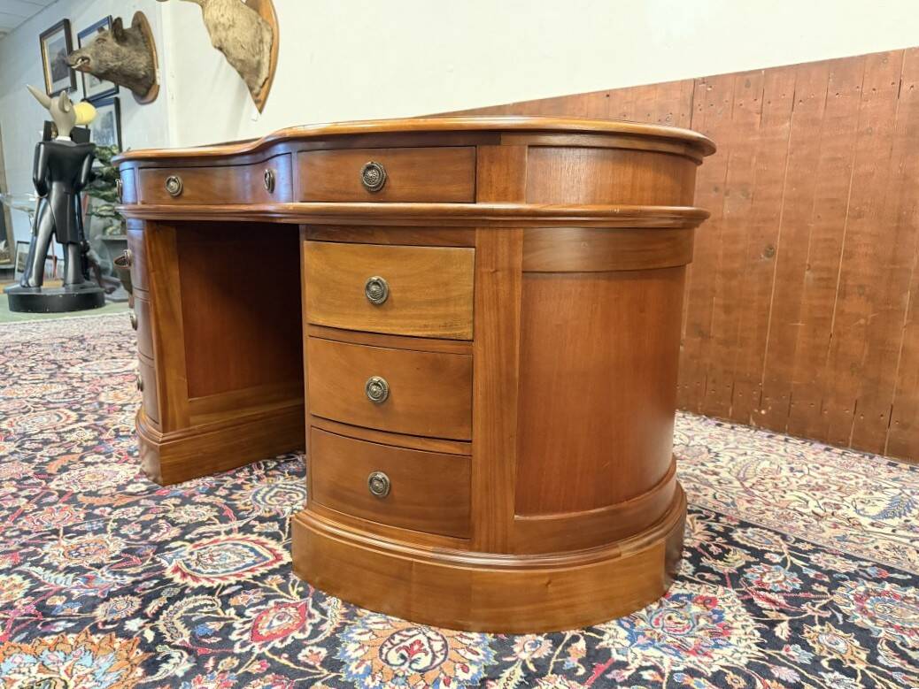 English Classic Kidney Shaped Chesterfield Desk