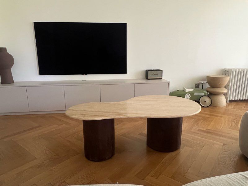 Table basse en bois de manguier et en travertin