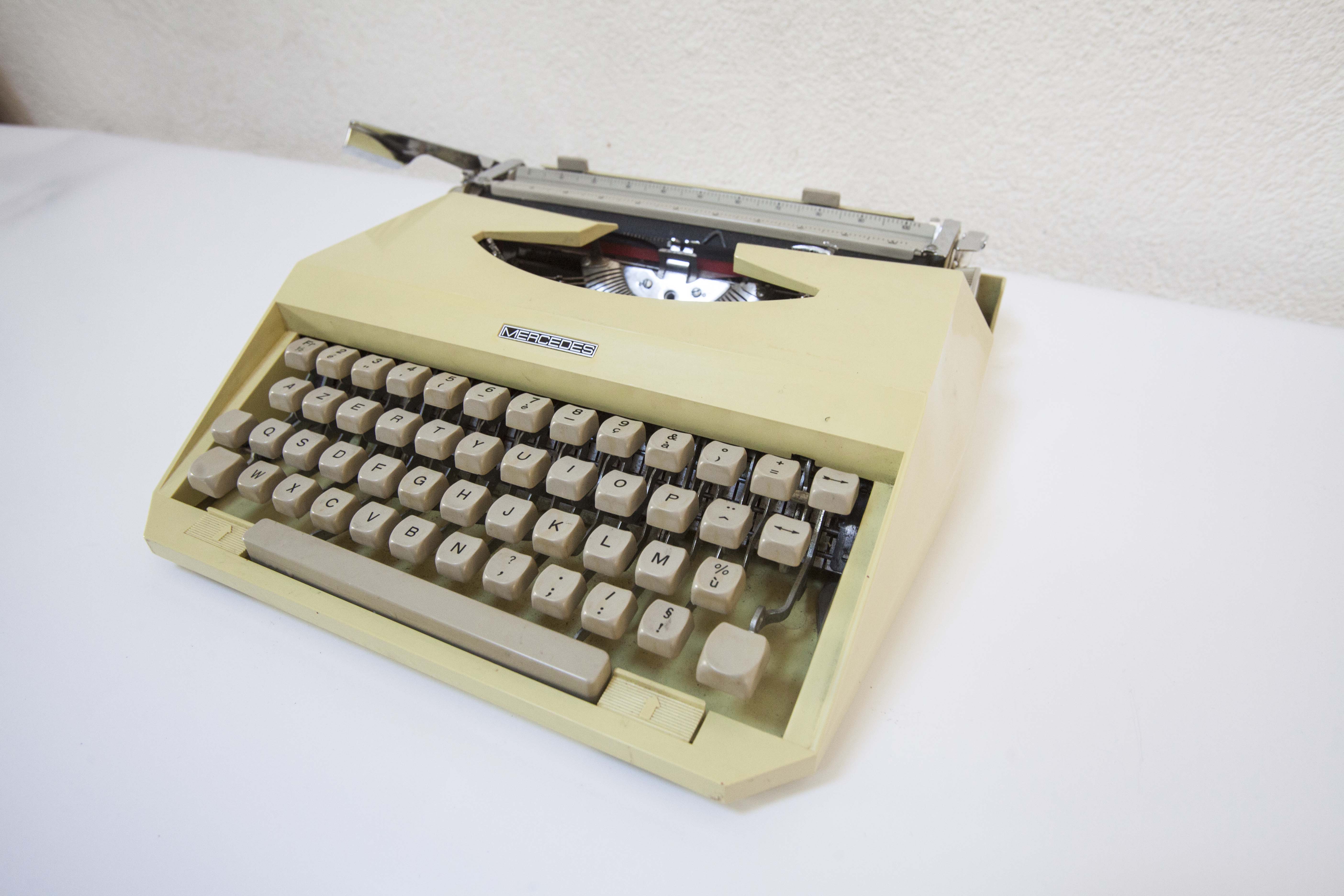 Mercedes character typewriter elite 1969